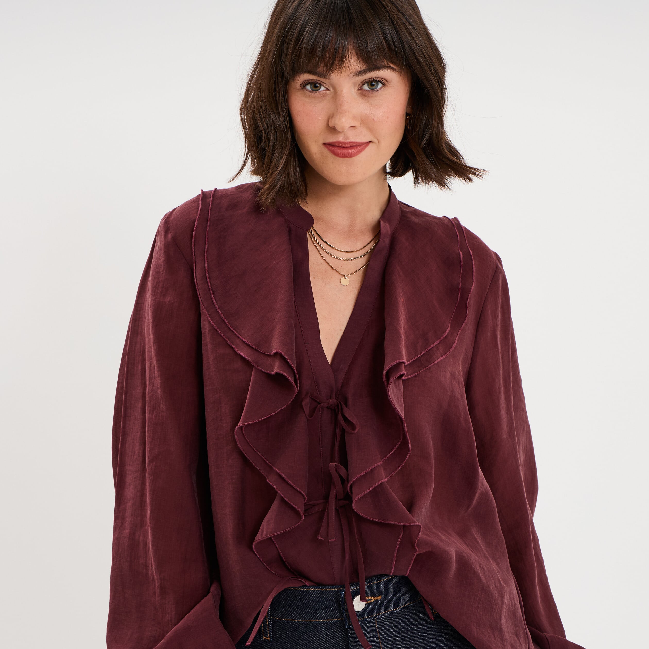 Blouse fluide nou&eacute;e col en V &agrave; volants violet fonc&eacute; femme