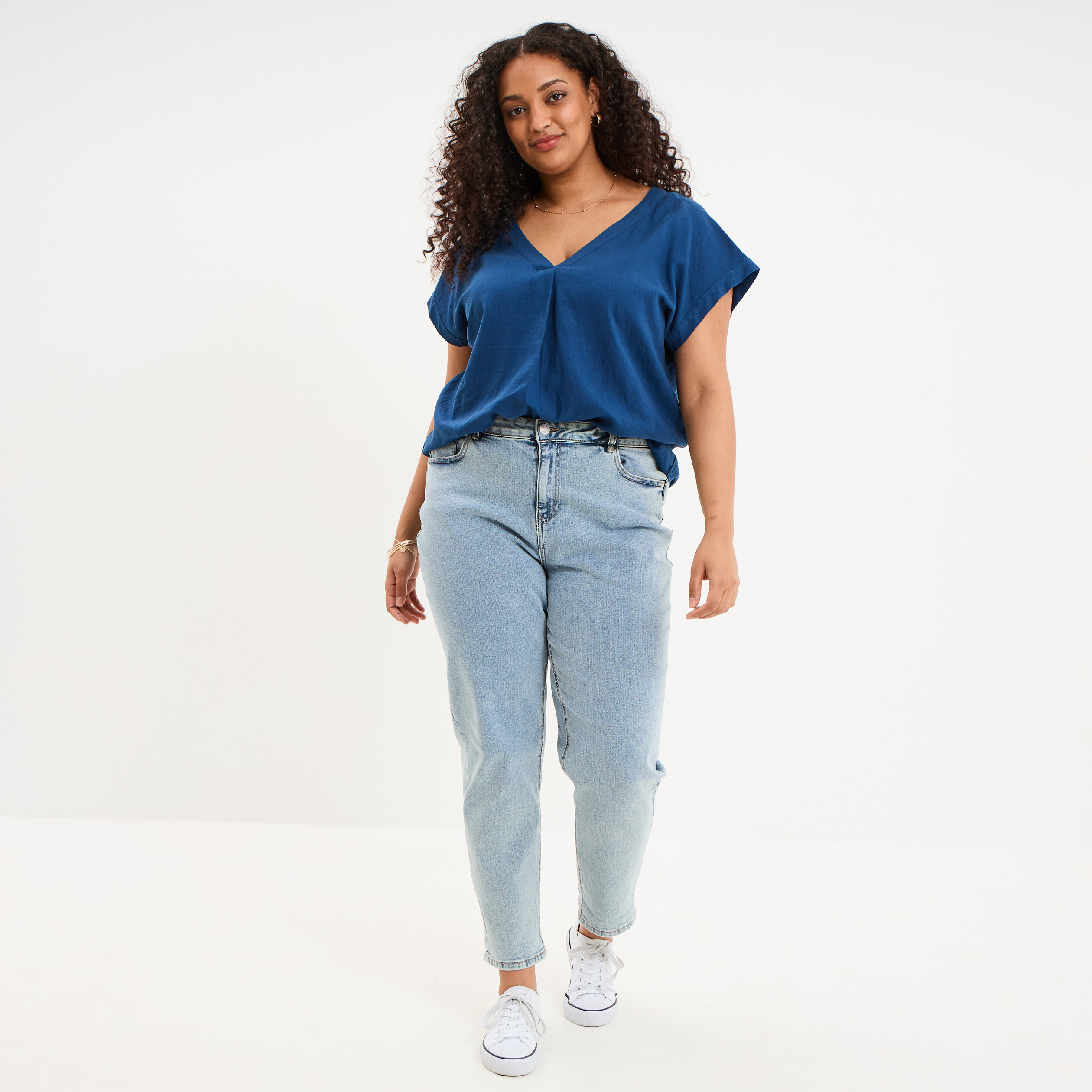 Blouse col V manches courtes m&eacute;lange lin bleu marine femme grande taille