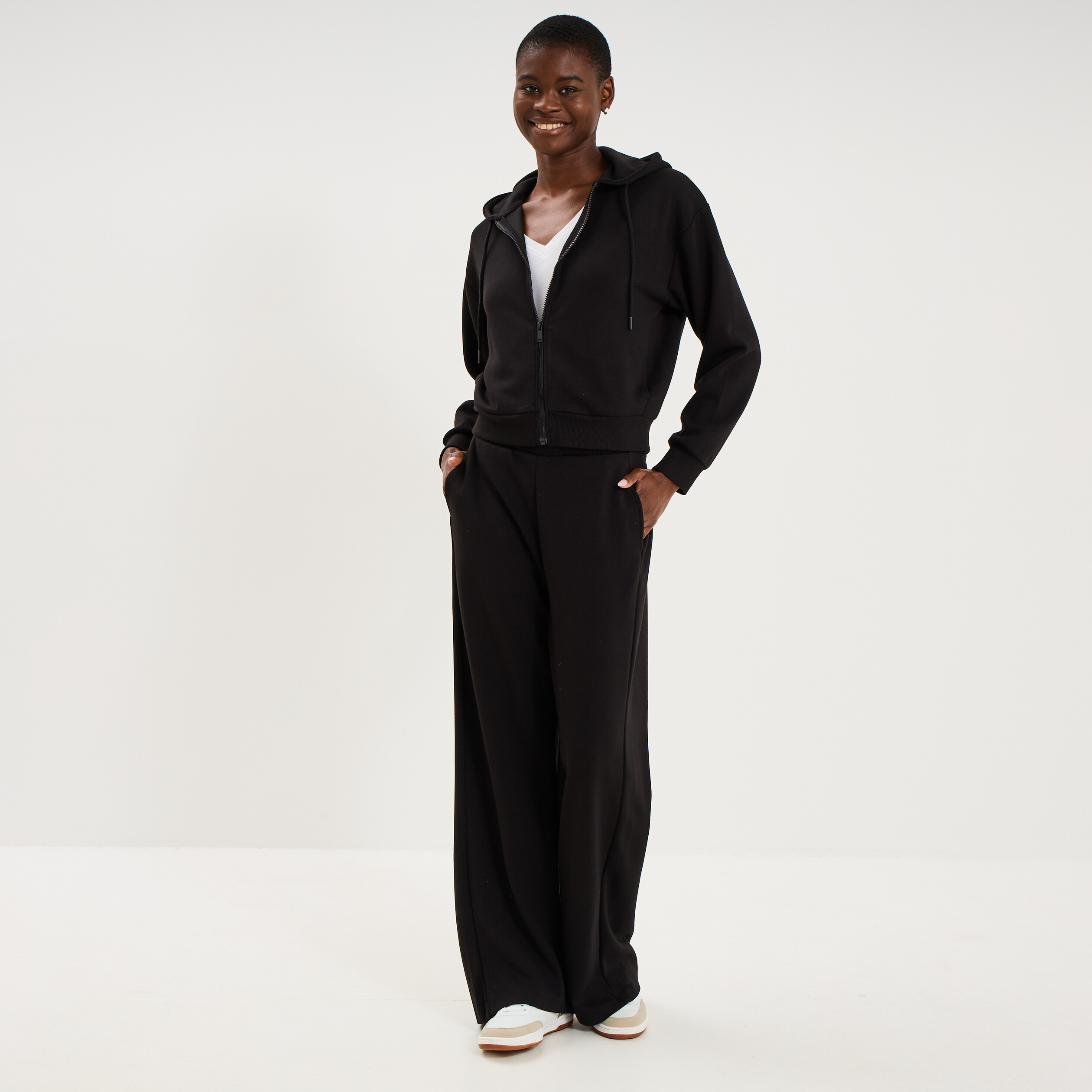 Sweat zipp&eacute; &agrave; capuche noir femme