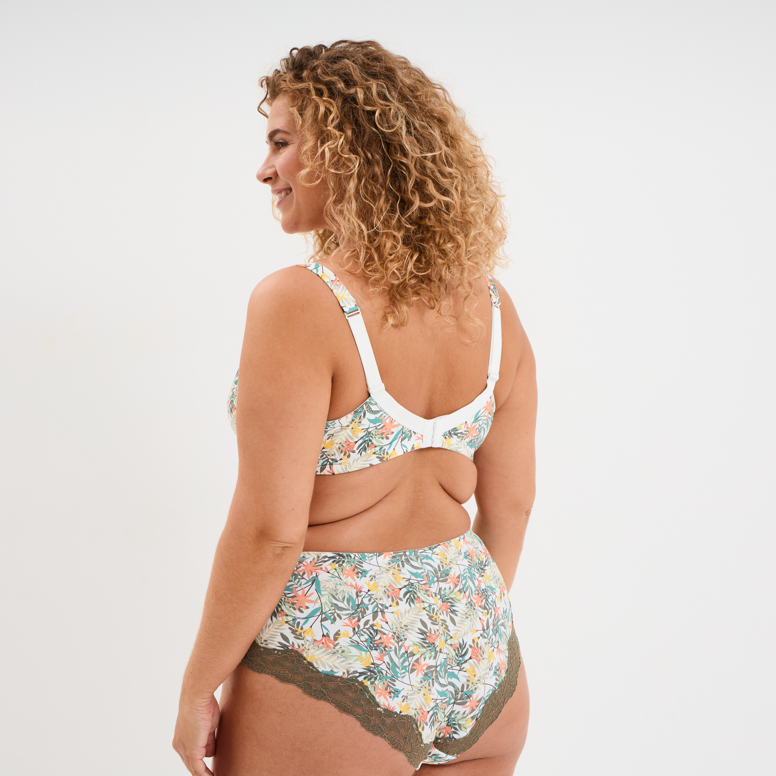 soutien gorge emboitant microfibre blanc femmegt Soutien-gorge emboitant microfibre blanc femme grande taille