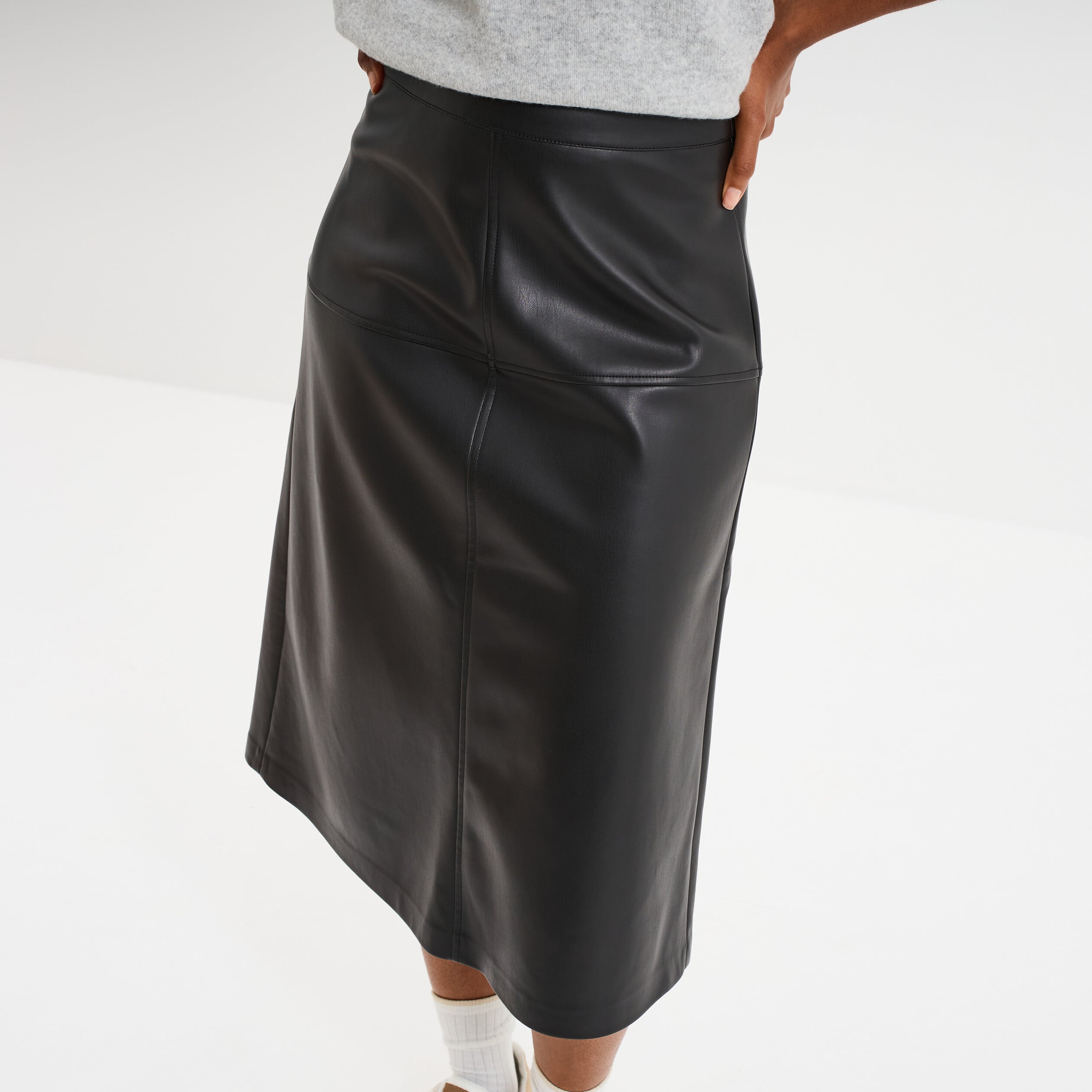 Jupe longue simili cuir trap&egrave;ze noir femme