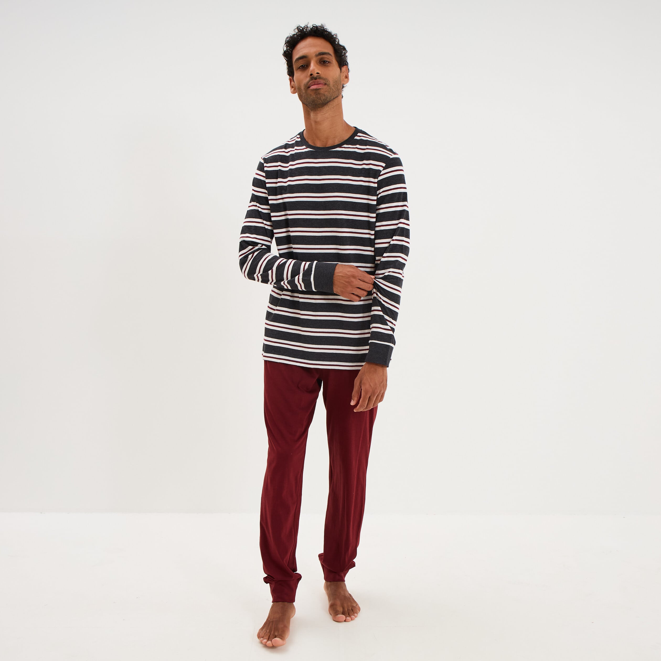 Ensemble pyjama pantalon t-shirt coton gris fonc&eacute; homme