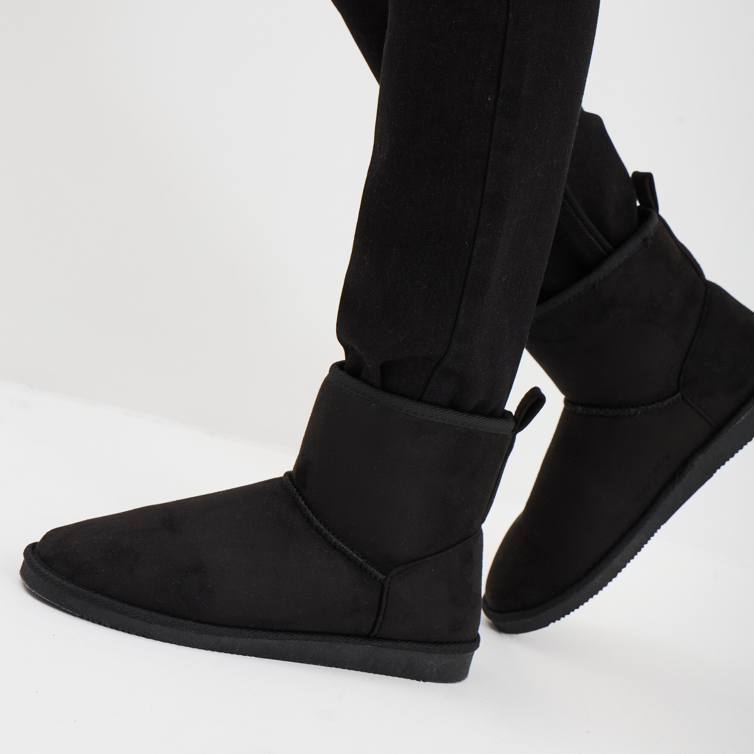 Bottines fourr&eacute;es plates noir femme