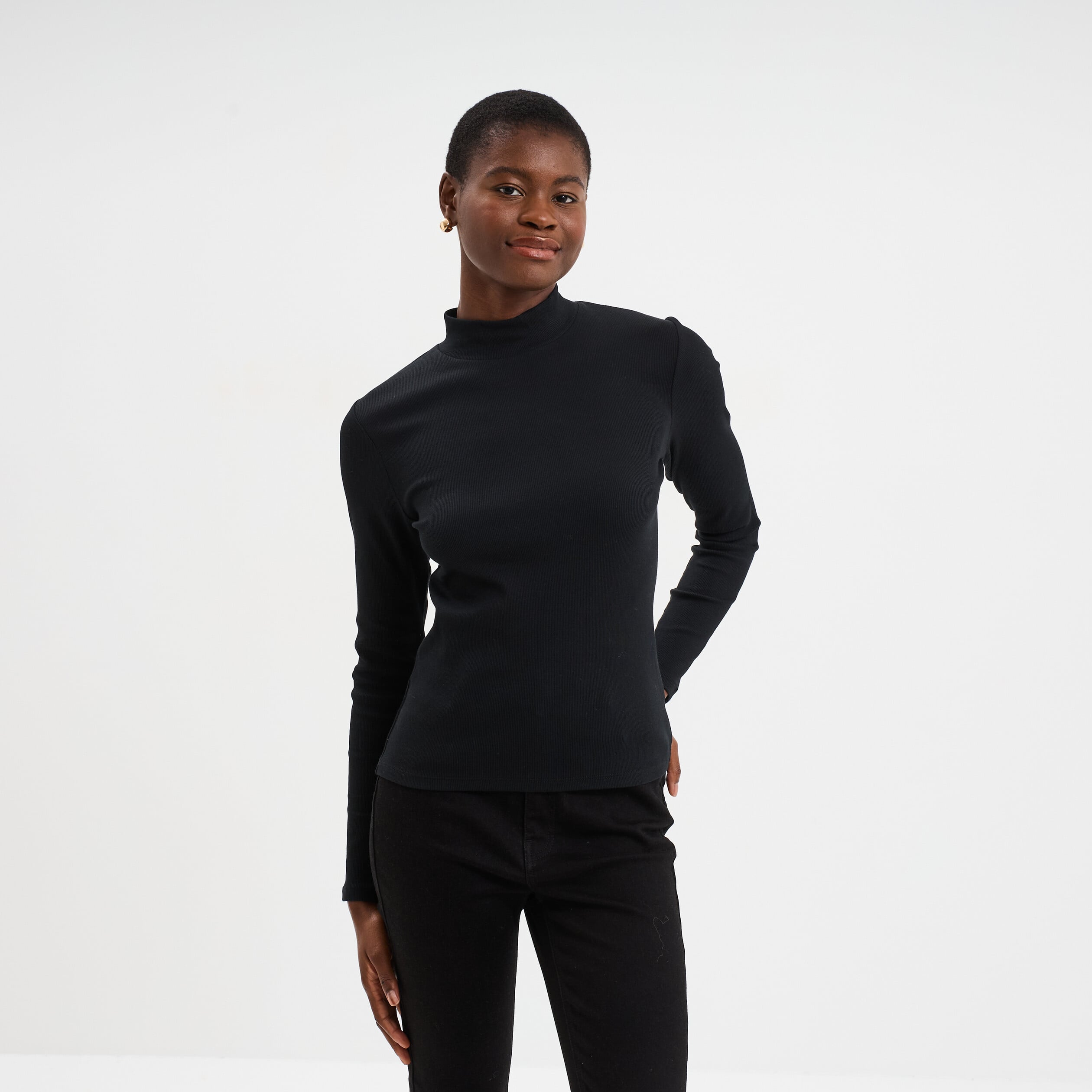 T-shirt ajust&eacute; col montant noir femme