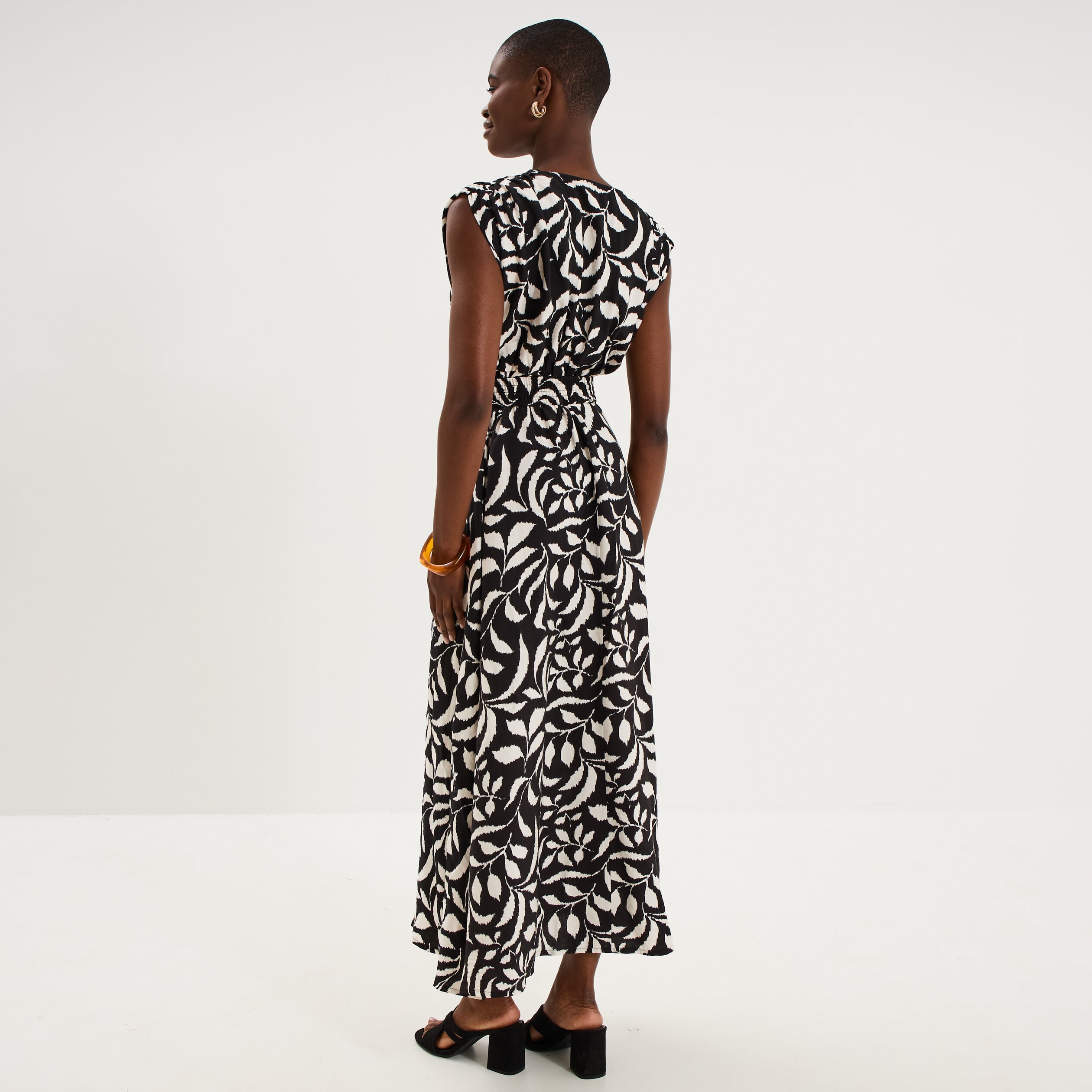 Robe longue cintr&eacute;e ceinture smock&eacute;e noir femme