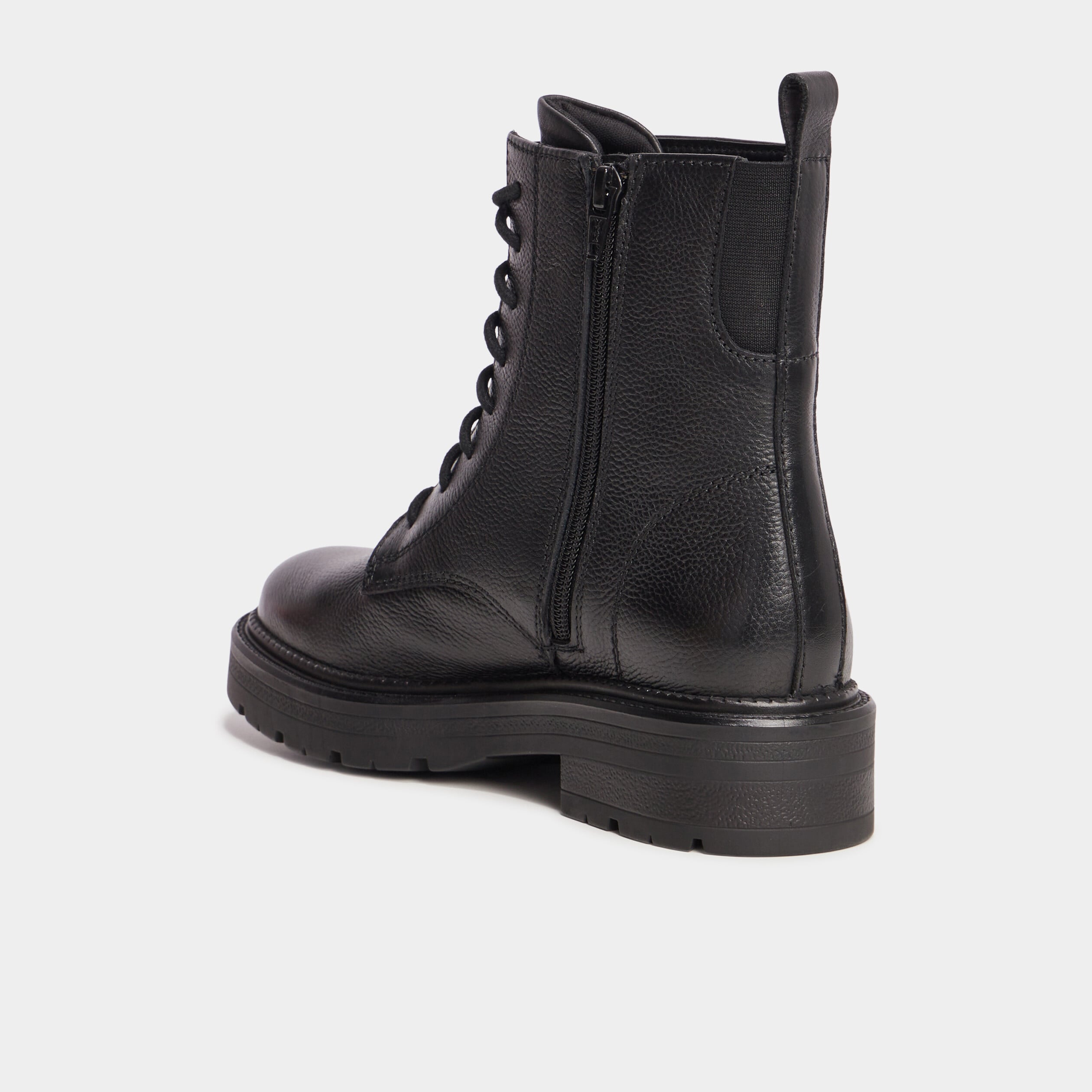 Bottines &agrave; lacets en cuir noir femme