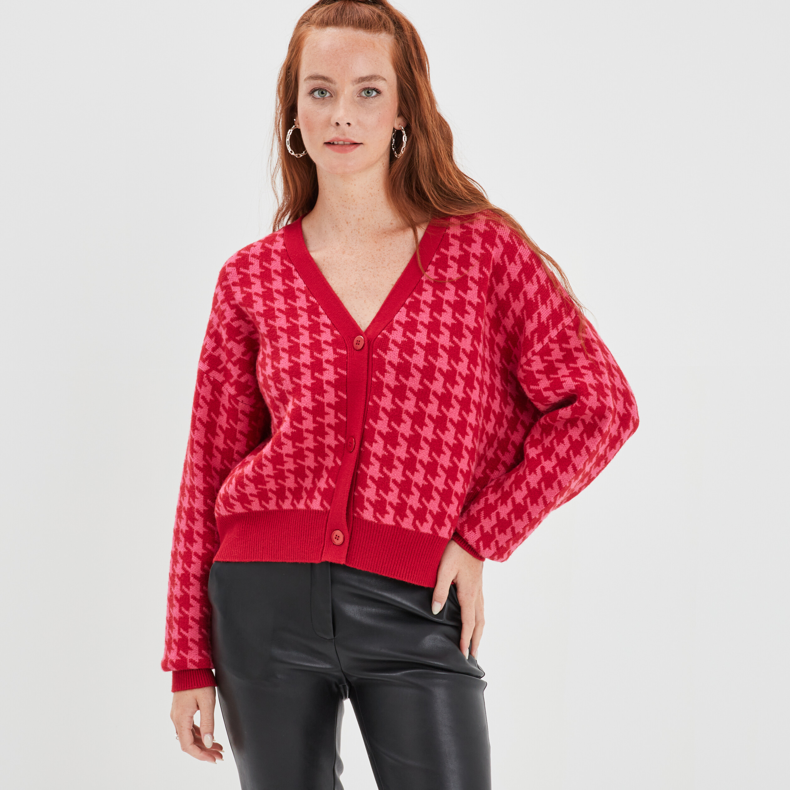 Gilet col en V boutonné Liberto rouge femme