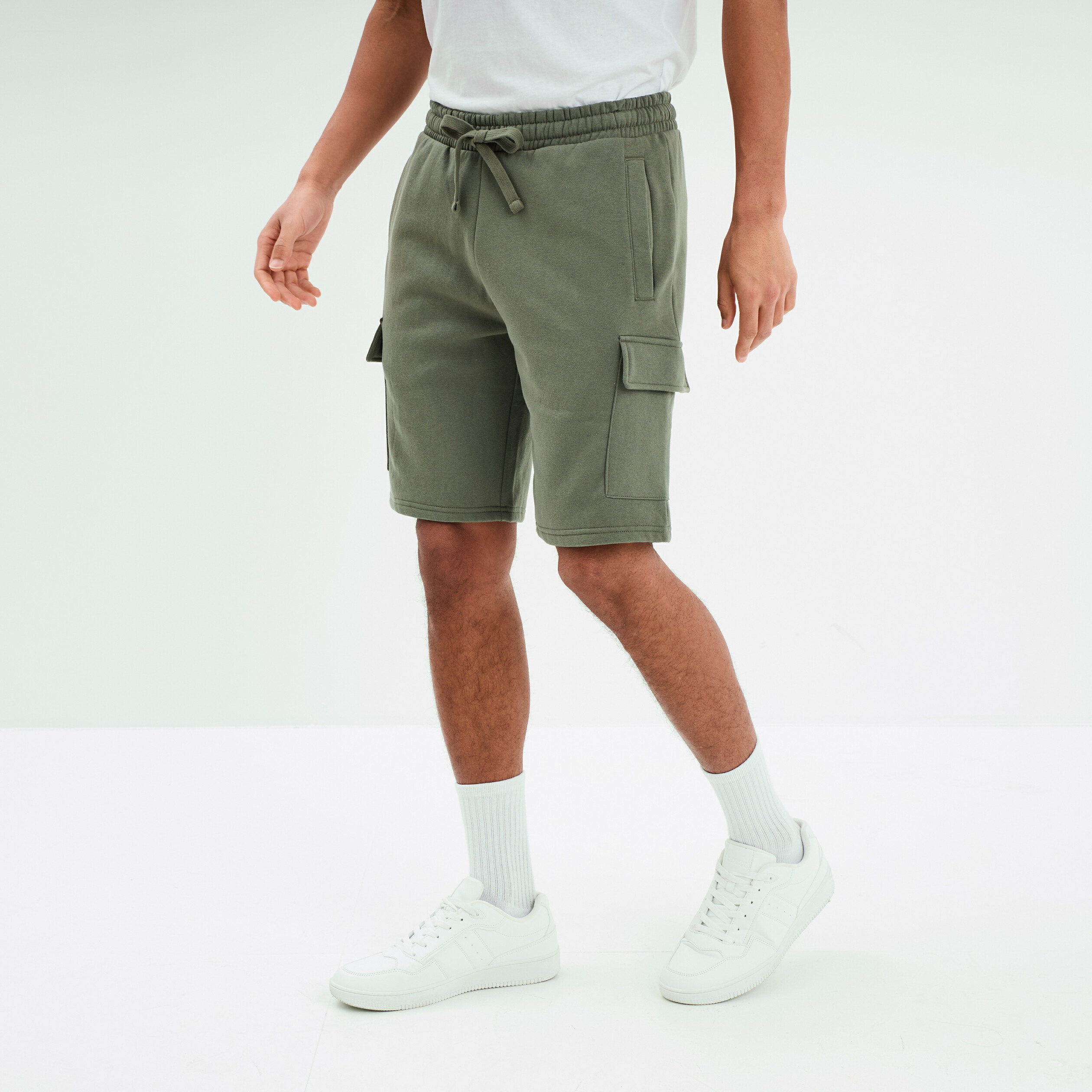 bermuda cargo molleton taille elastiquee vert kaki homme Bermuda cargo molleton taille élastiquée vert kaki homme