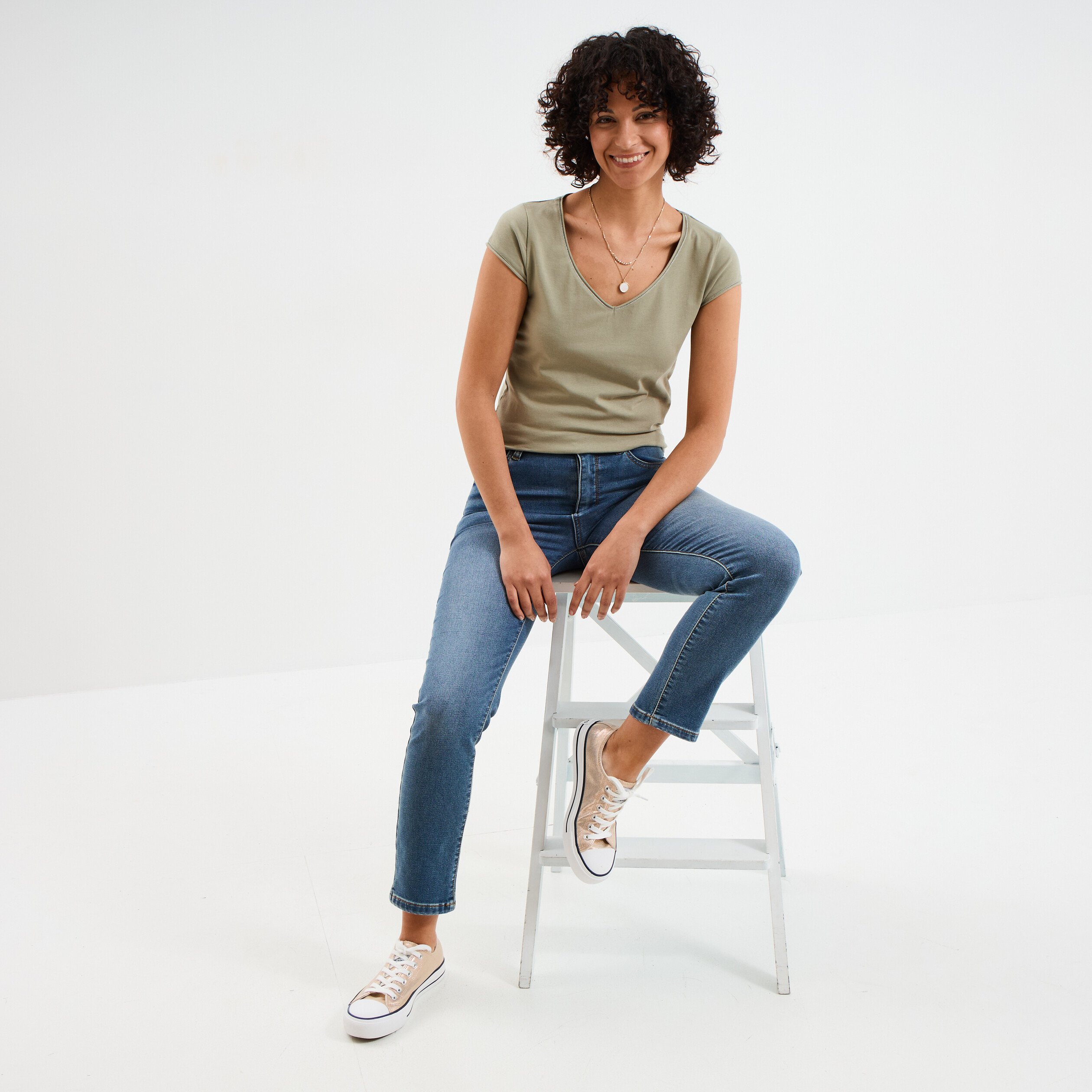 T-shirt col V ajusté manches courtes vert kaki femme
