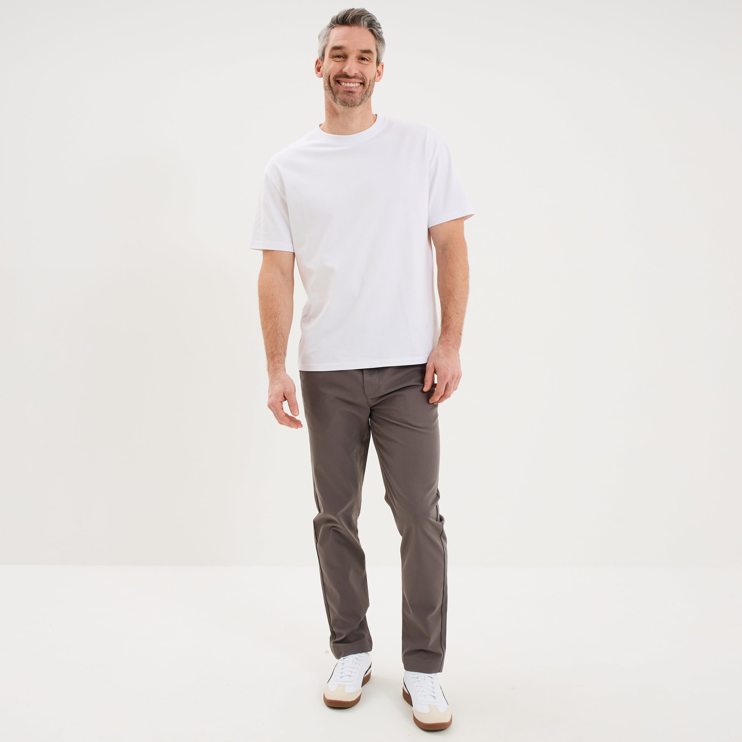 Pantalon chino droit extensible gris fonc&eacute; homme