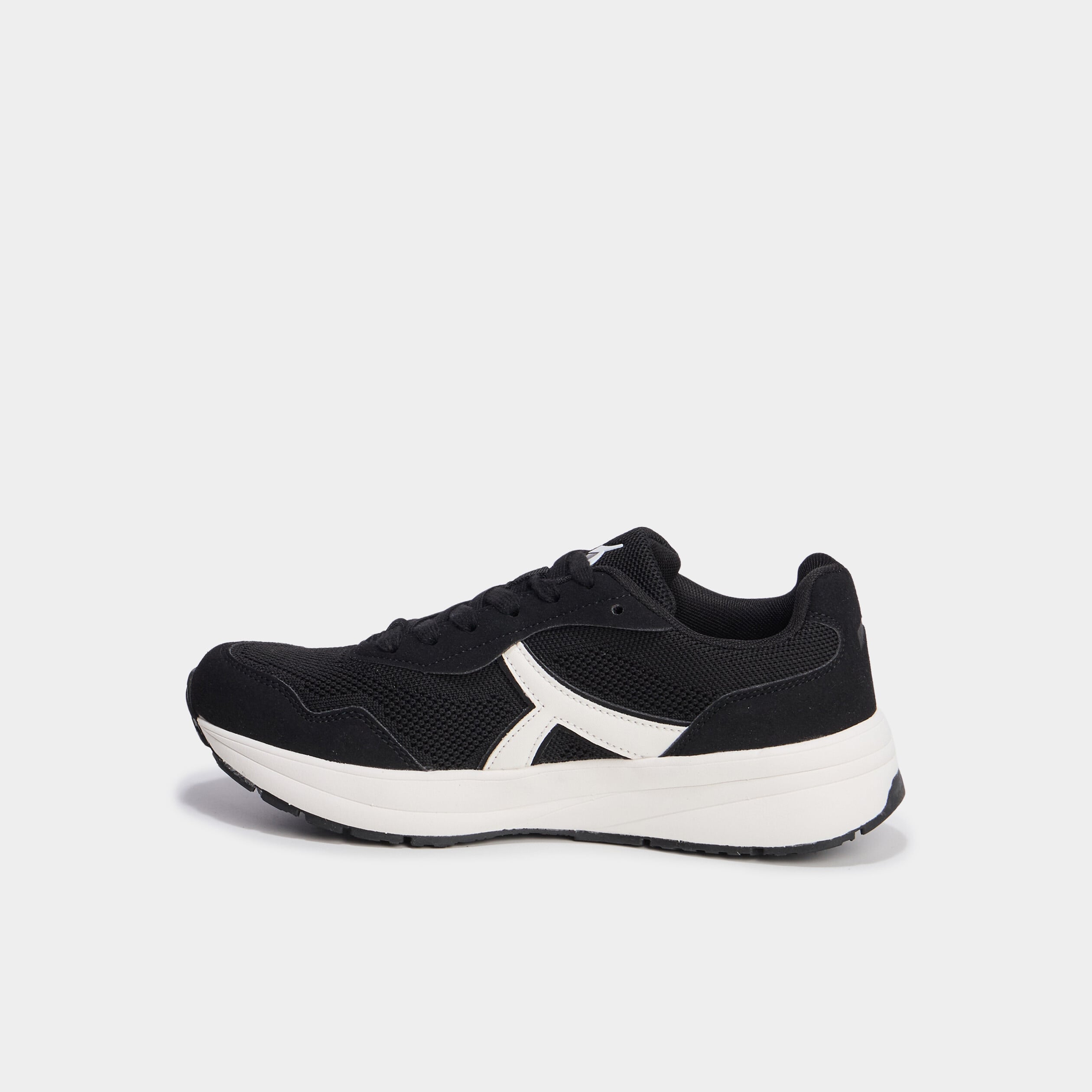 Baskets running &agrave; lacets noir femme