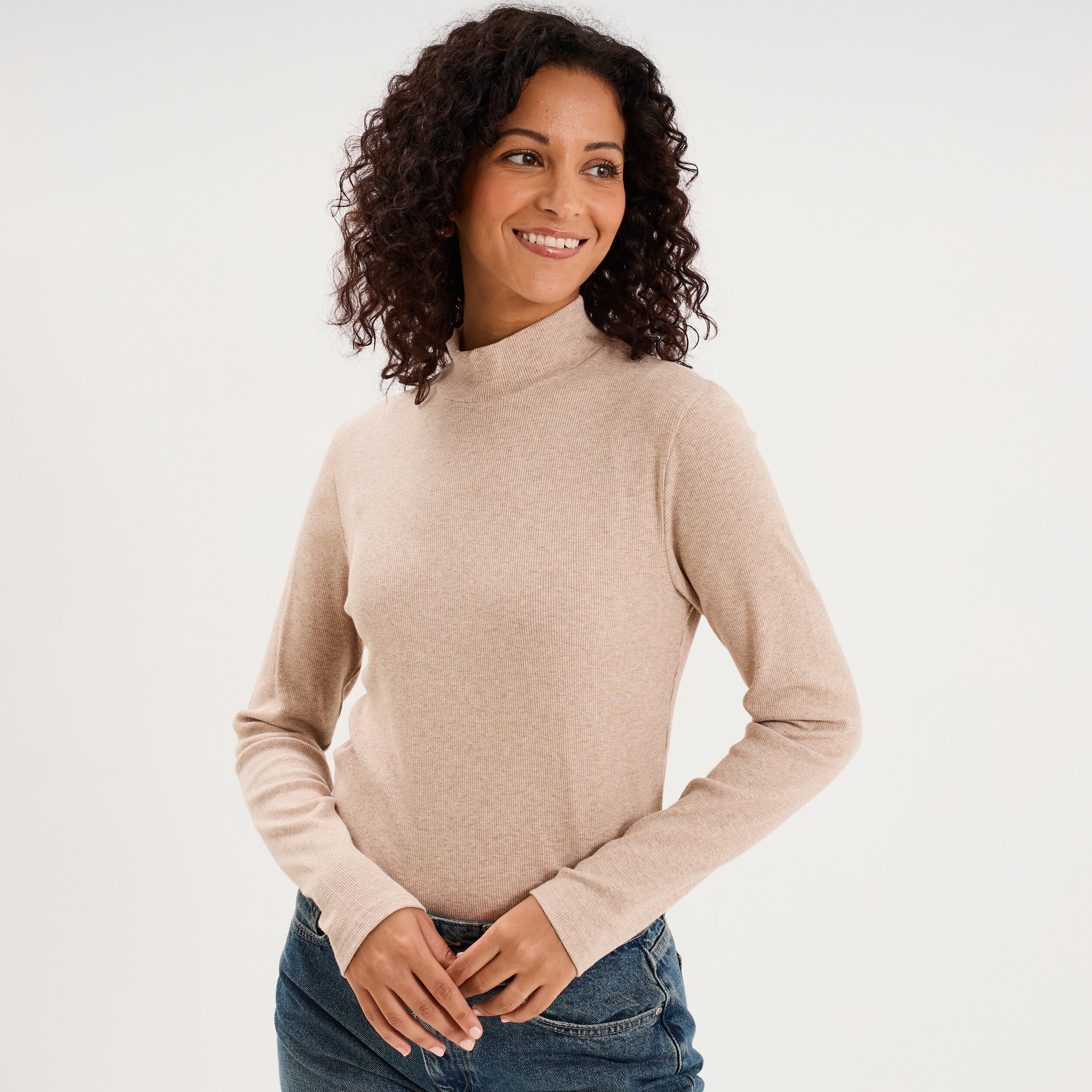 T-shirt ajust&eacute; col montant beige femme