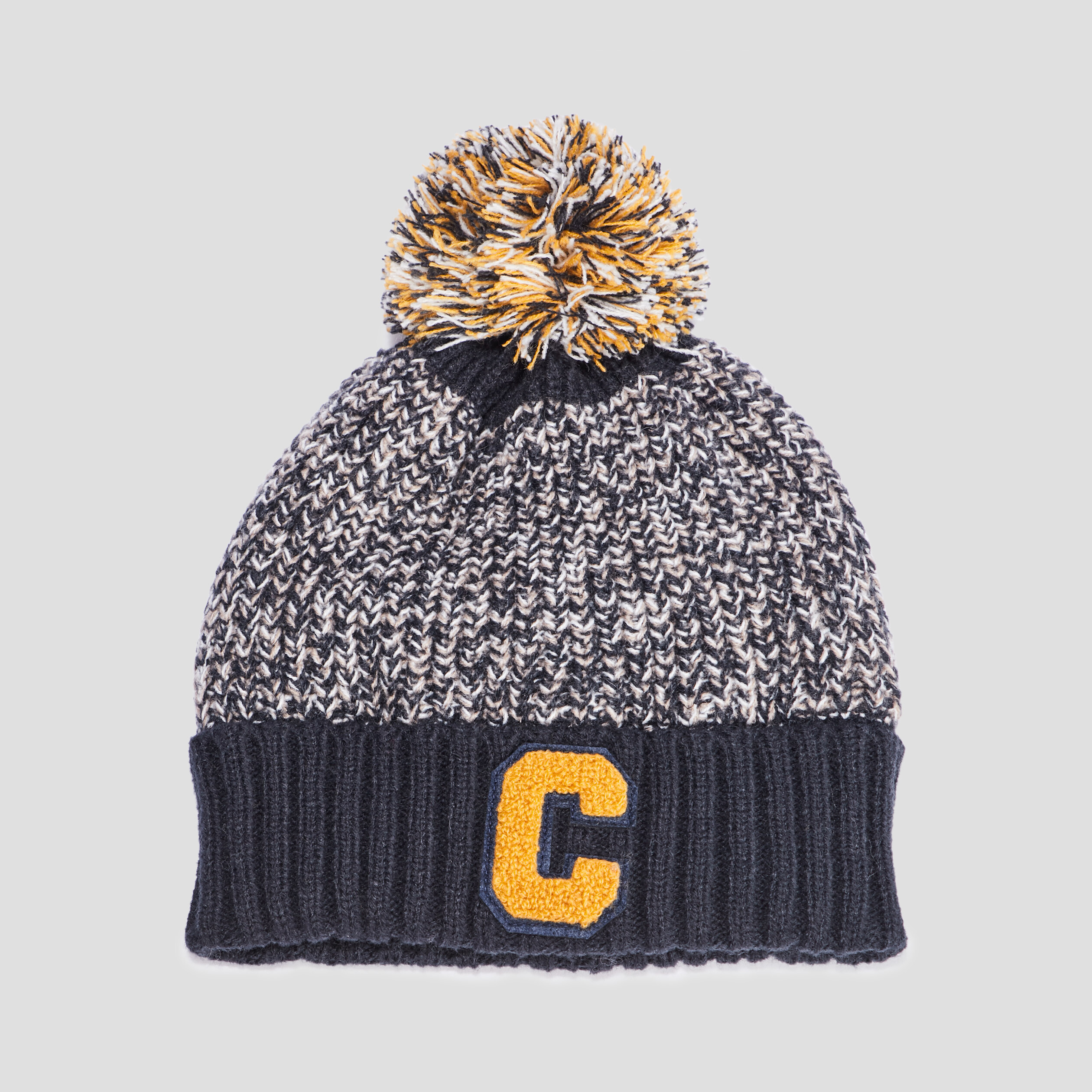 Bonnet tricot&eacute; avec pompon sur le haut jaune moutarde gar&ccedil;on