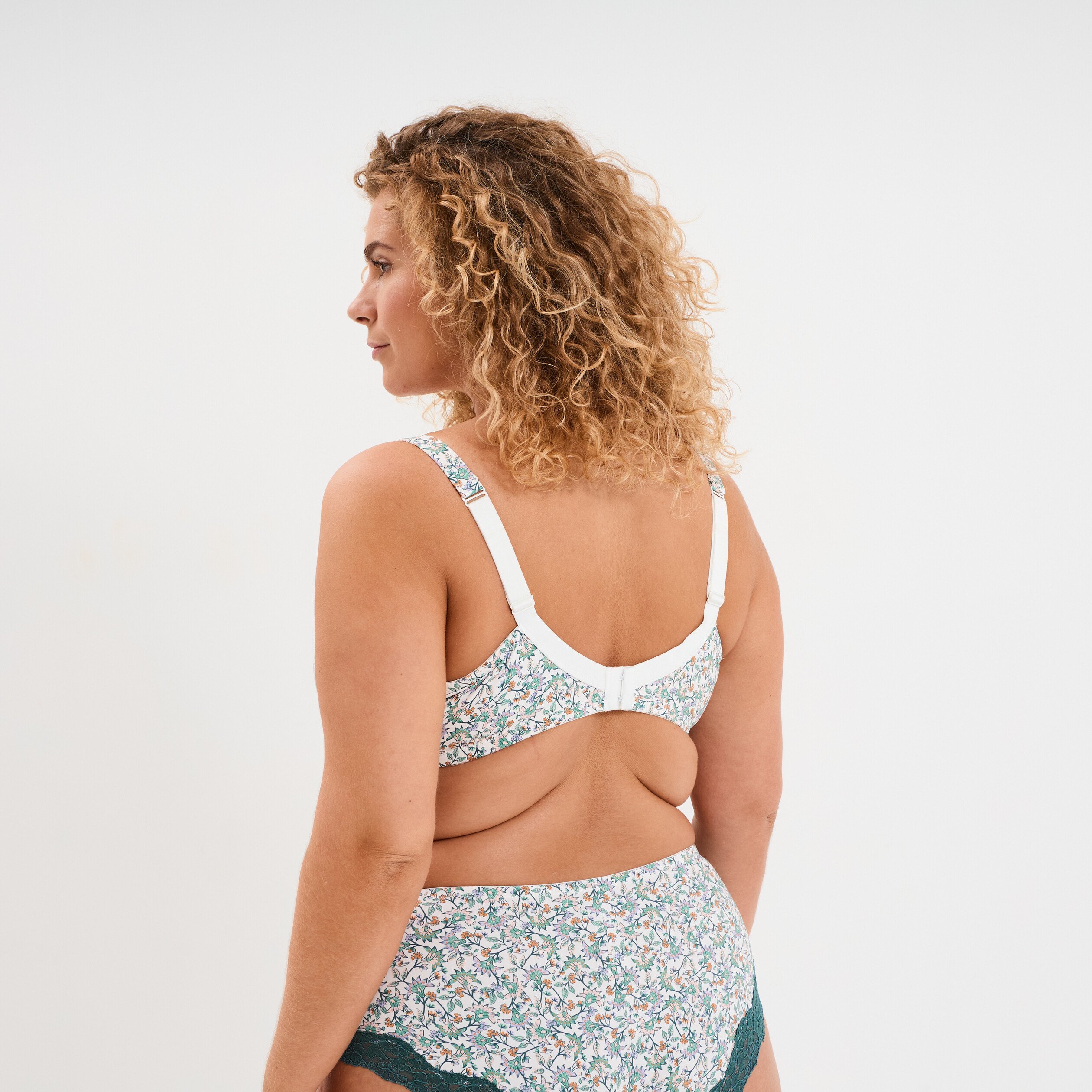 soutien gorge emboitant microfibre ecru femmegt Soutien-gorge emboitant microfibre ecru femme grande taille