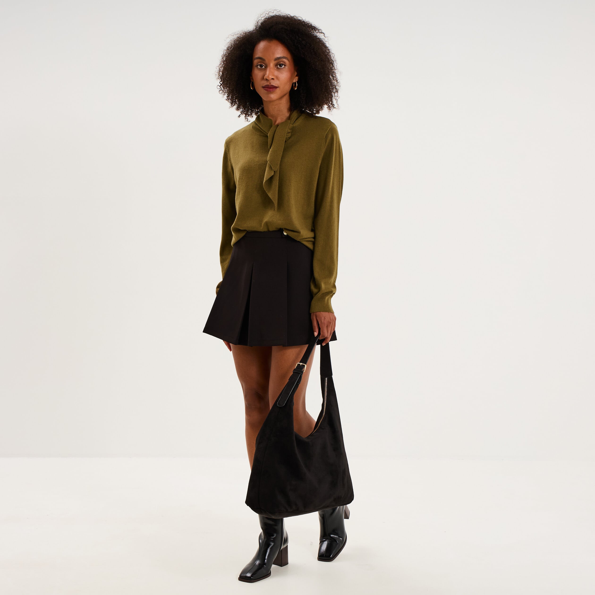 Jupe-short pliss&eacute;e boutons dor&eacute;s noir femme