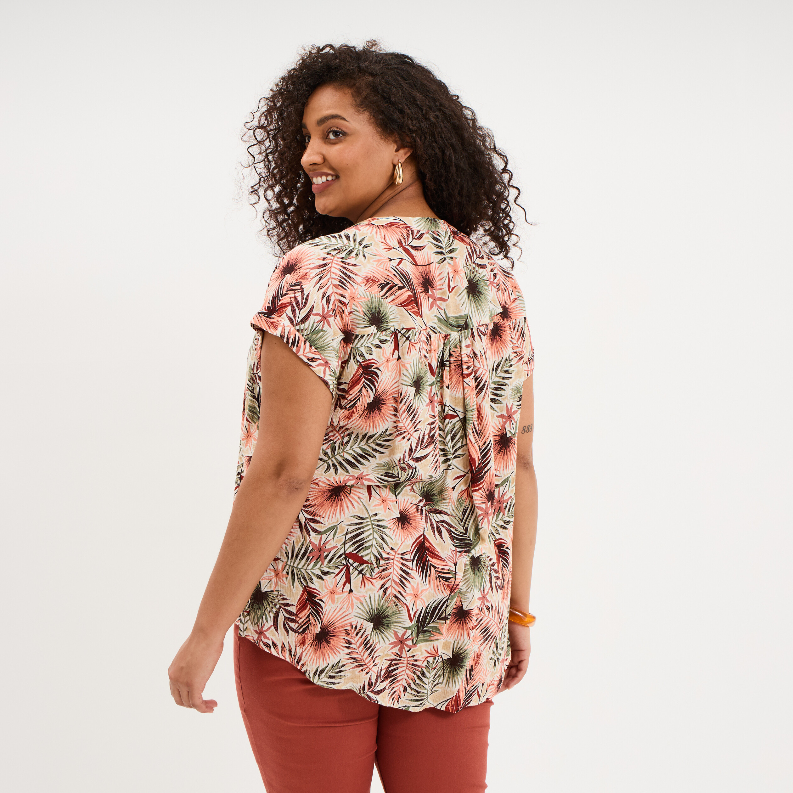 Blouse col en V manches courtes beige femme grande taille