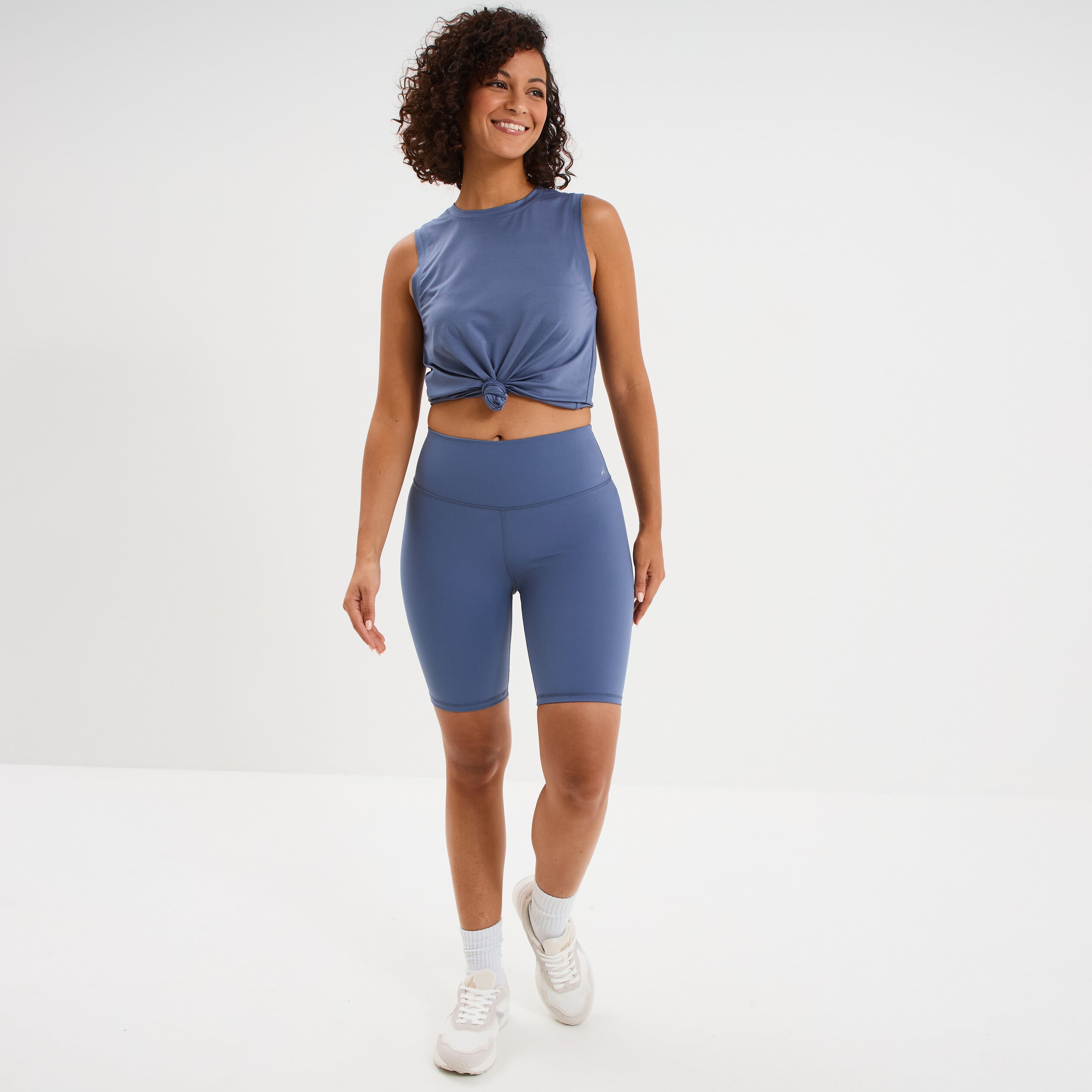 Short cycliste de sport taille haute bleu fonc&eacute; femme
