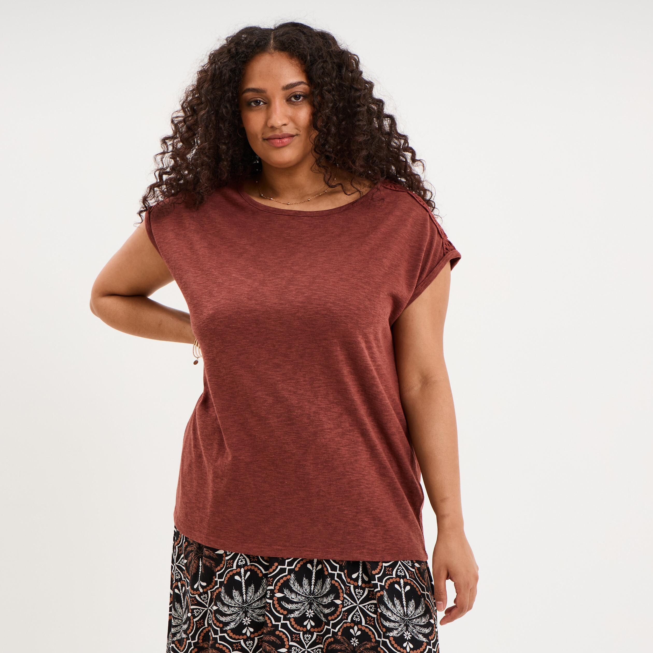 T-shirt &eacute;paules effet macram&eacute; marron cognac femme grande taille