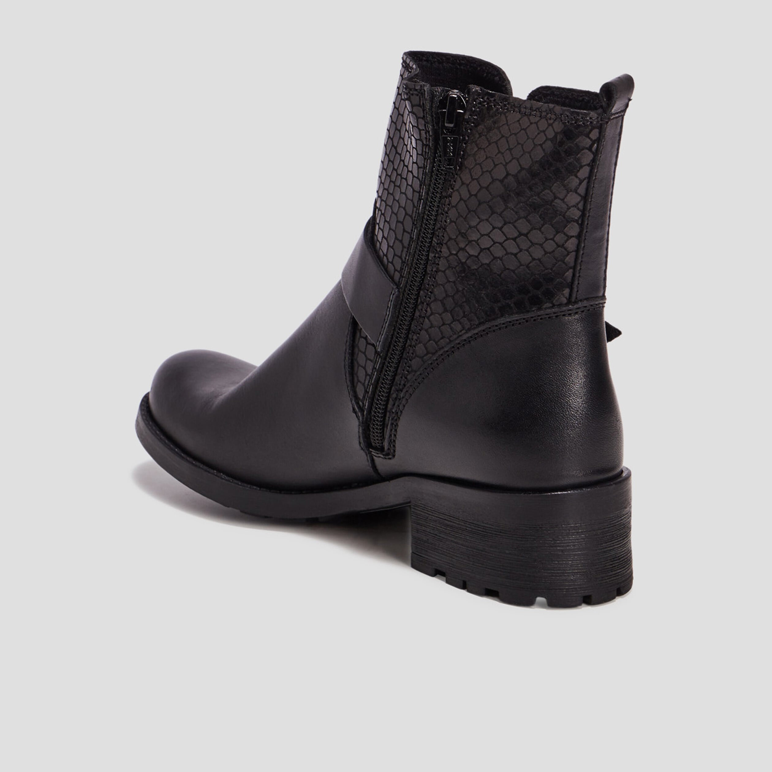 Bottines en cuir semelle crant&eacute;e noir femme