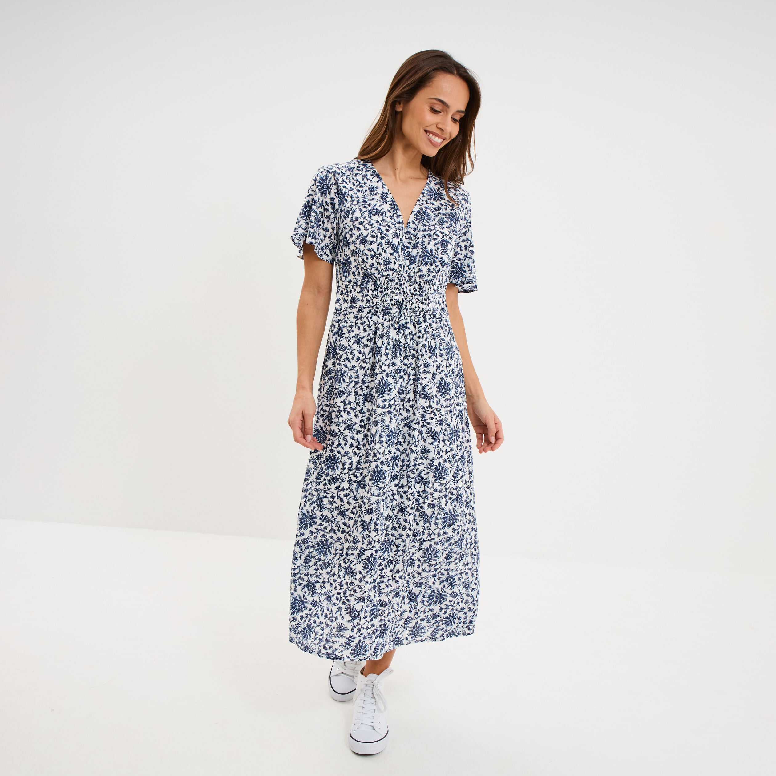 Robe longue empire taille smock&eacute;e blanc femme