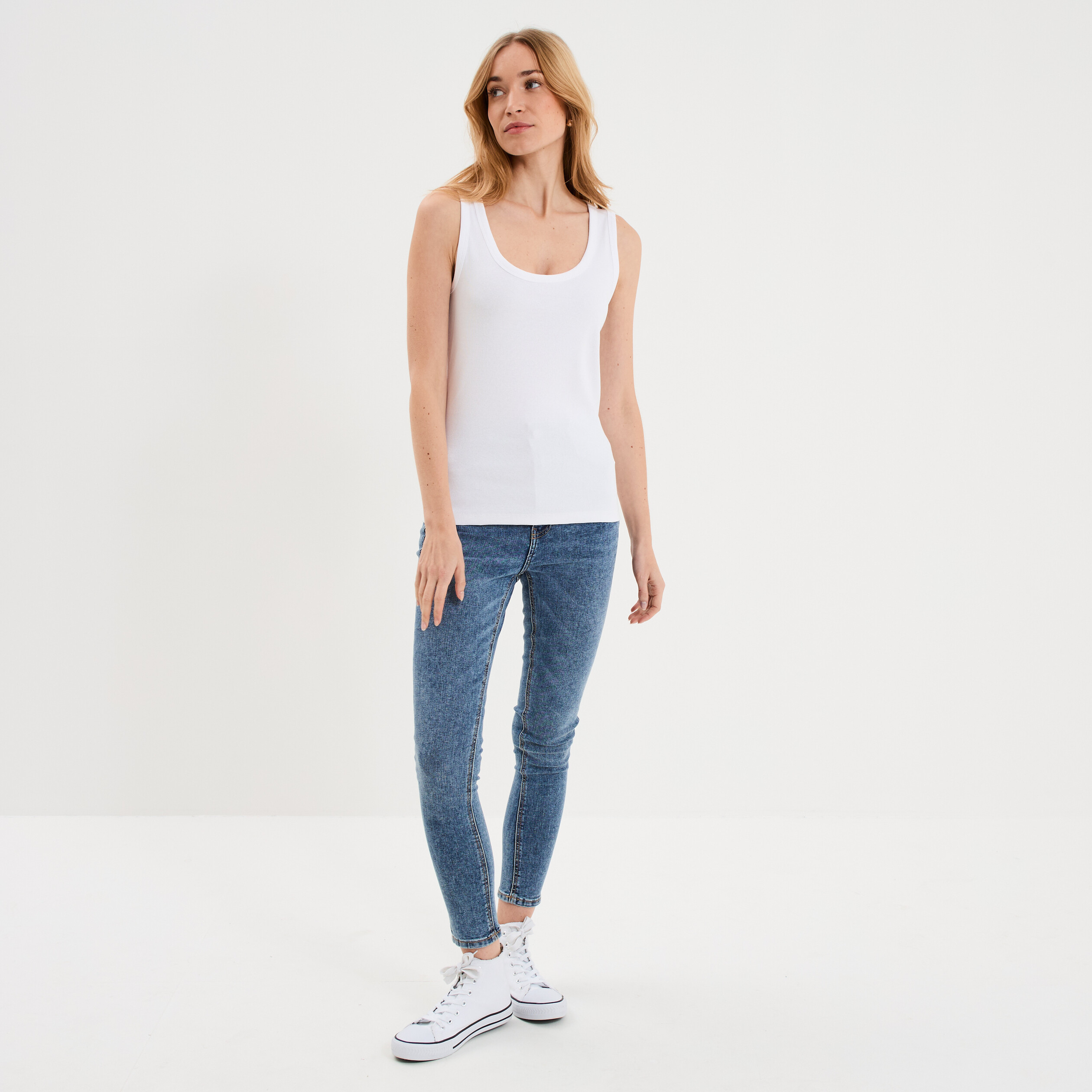 D&eacute;bardeur ajust&eacute; col rond coton blanc femme