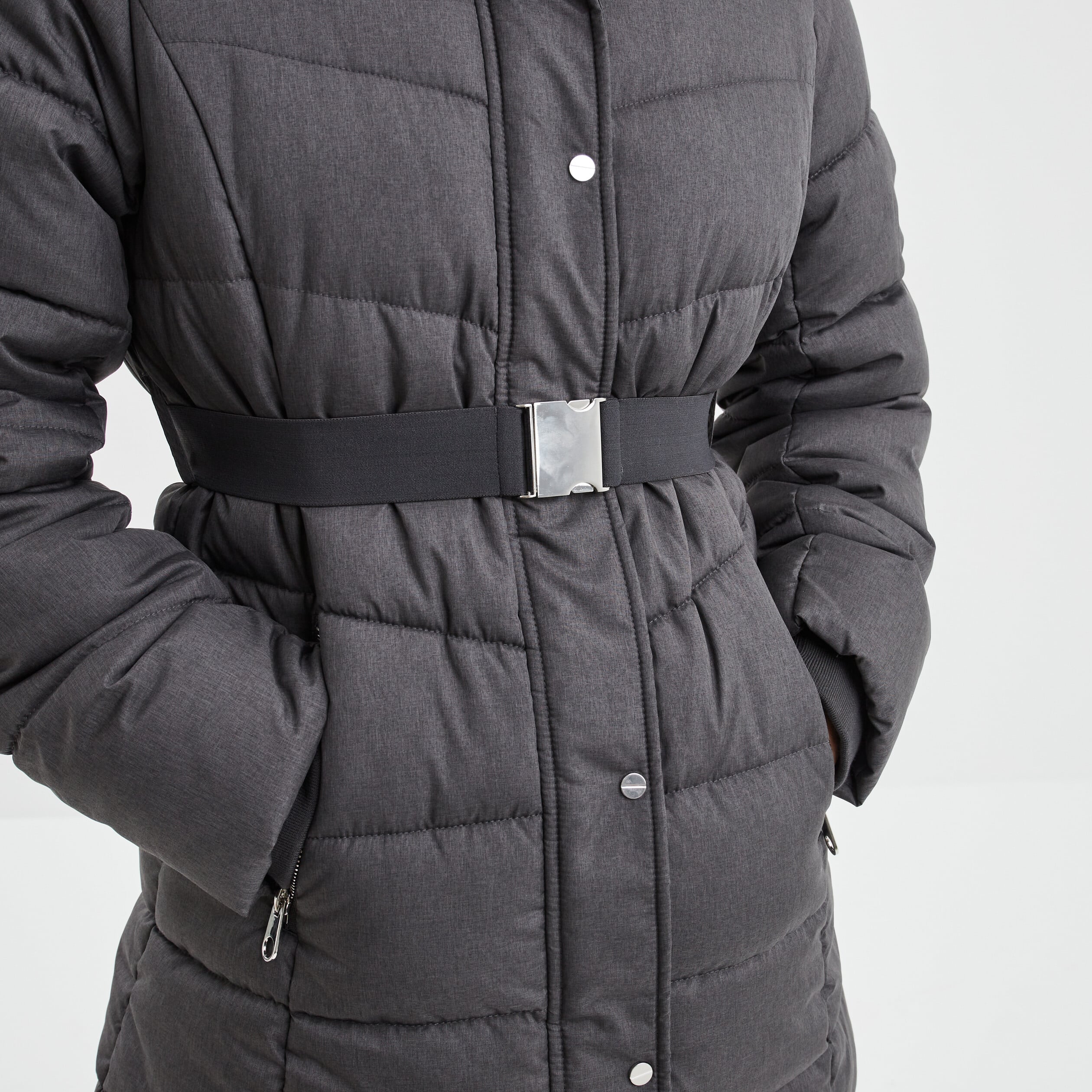 Doudoune ceintur&eacute;e mi-longue &agrave; capuche gris clair femme