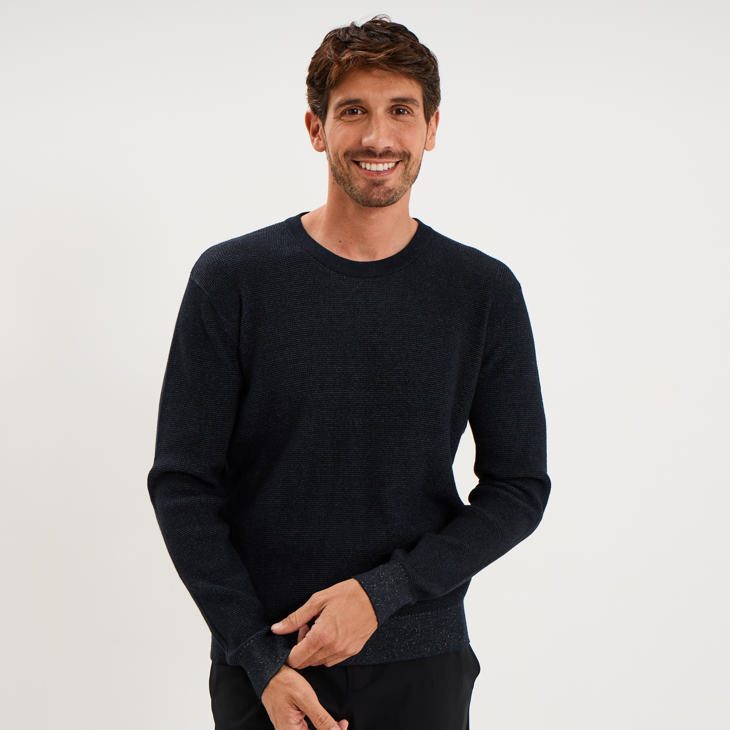 Pull en maille textur&eacute;e col rond bleu marine homme
