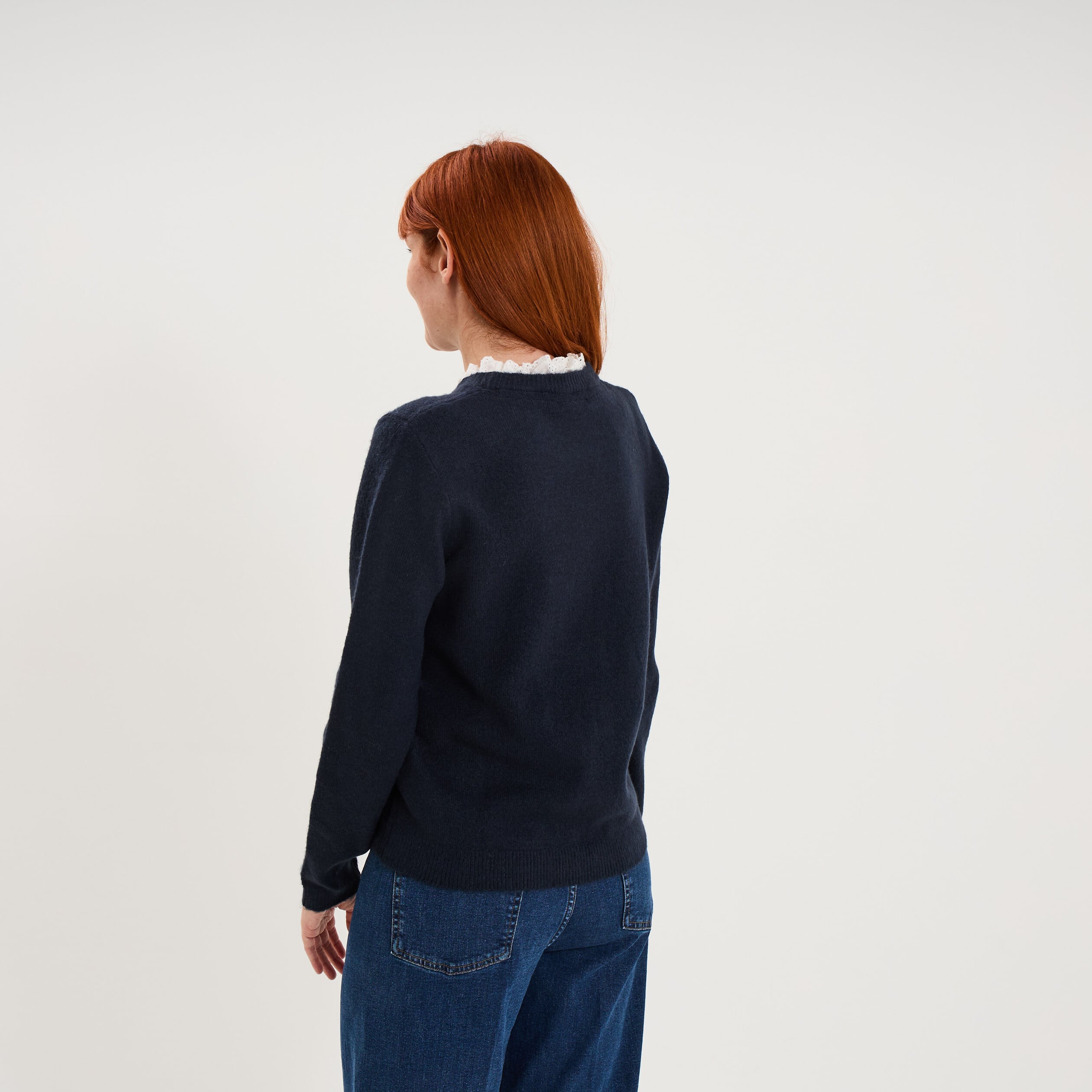 Pull 2 en 1 col rond broderie anglaise bleu fonc&eacute; femme
