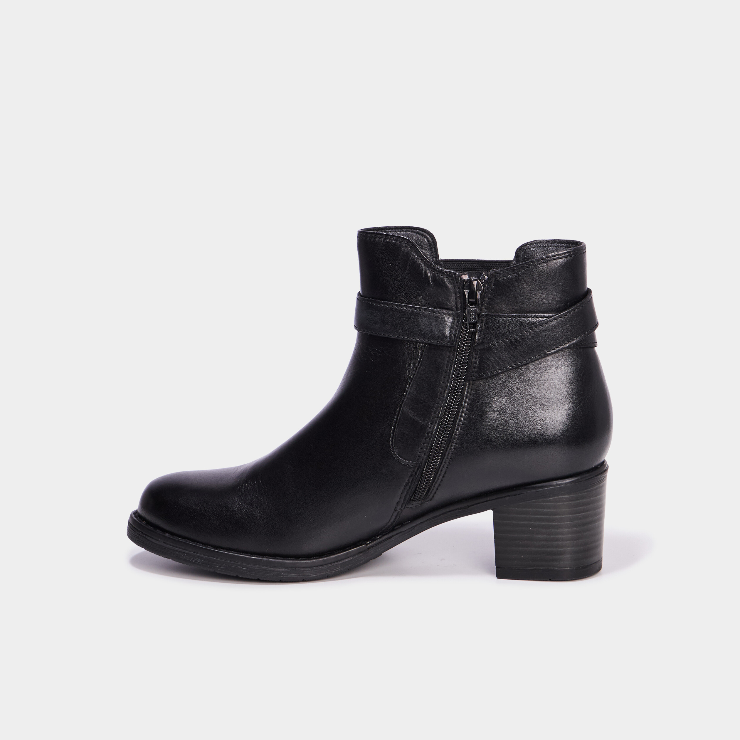 Bottines avec boucles en cuir noir femme
