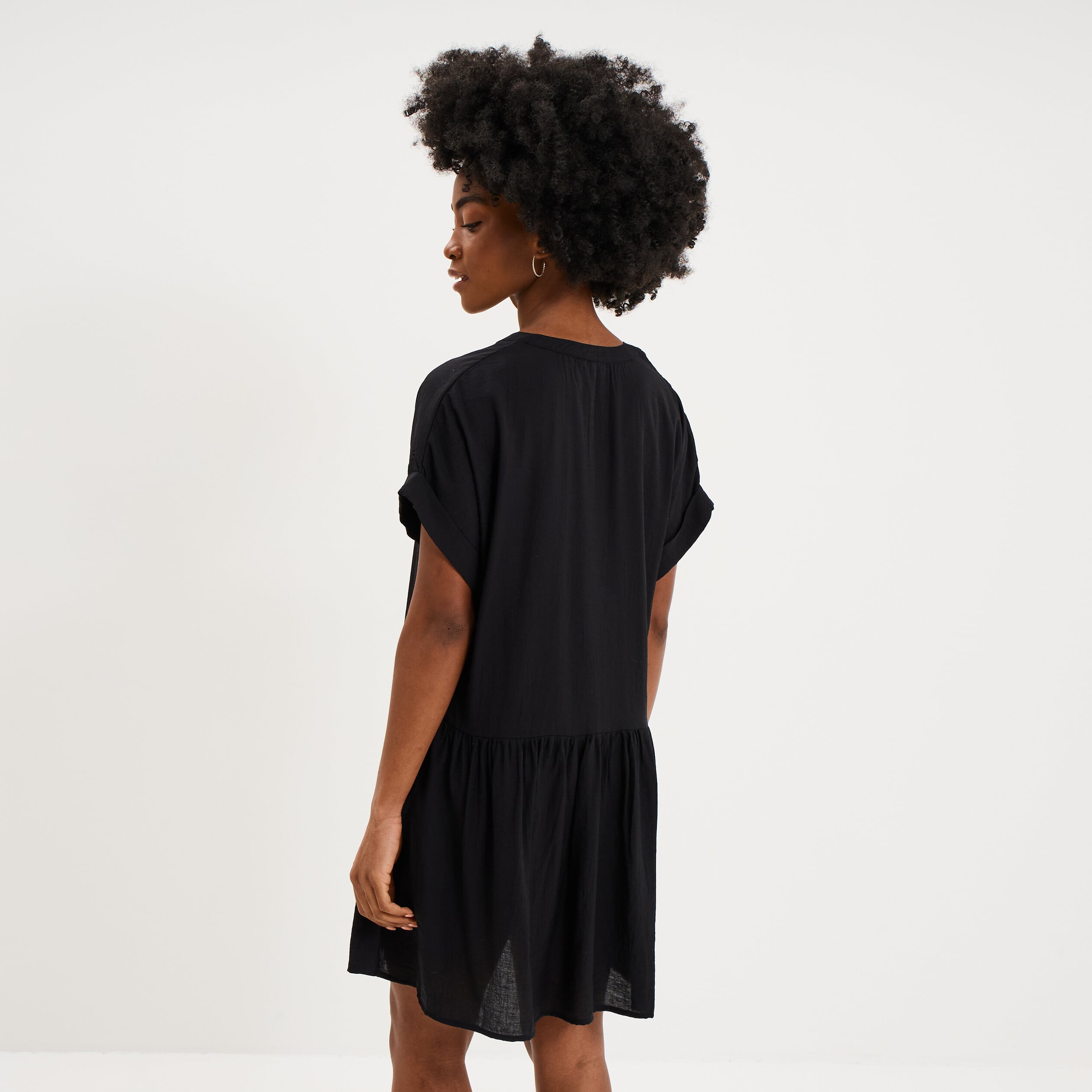 Robe courte fluide bas volants noir femme