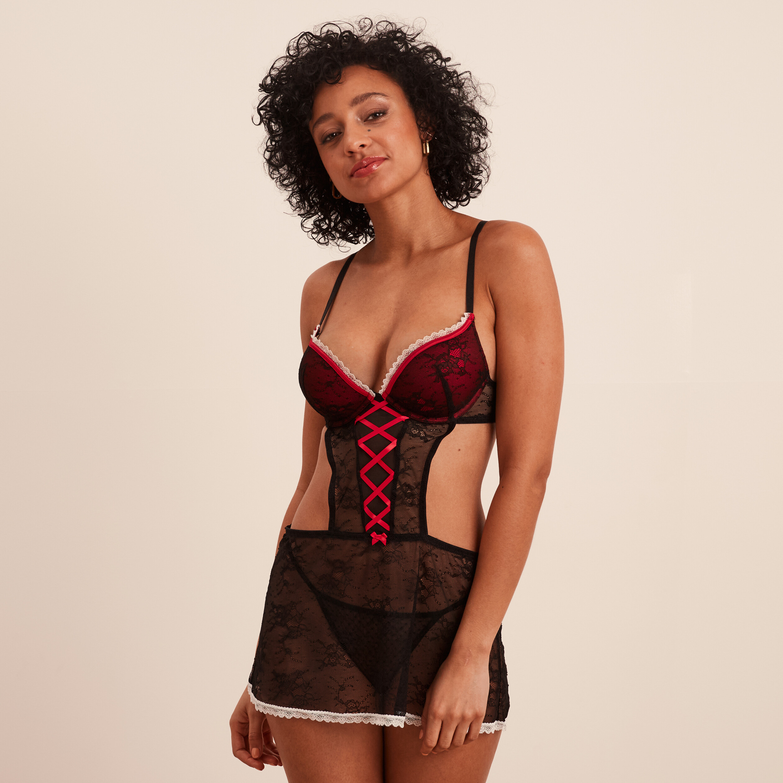 combinette avec lacage en dentelle noir femme Combinette avec laçage en dentelle noir femme