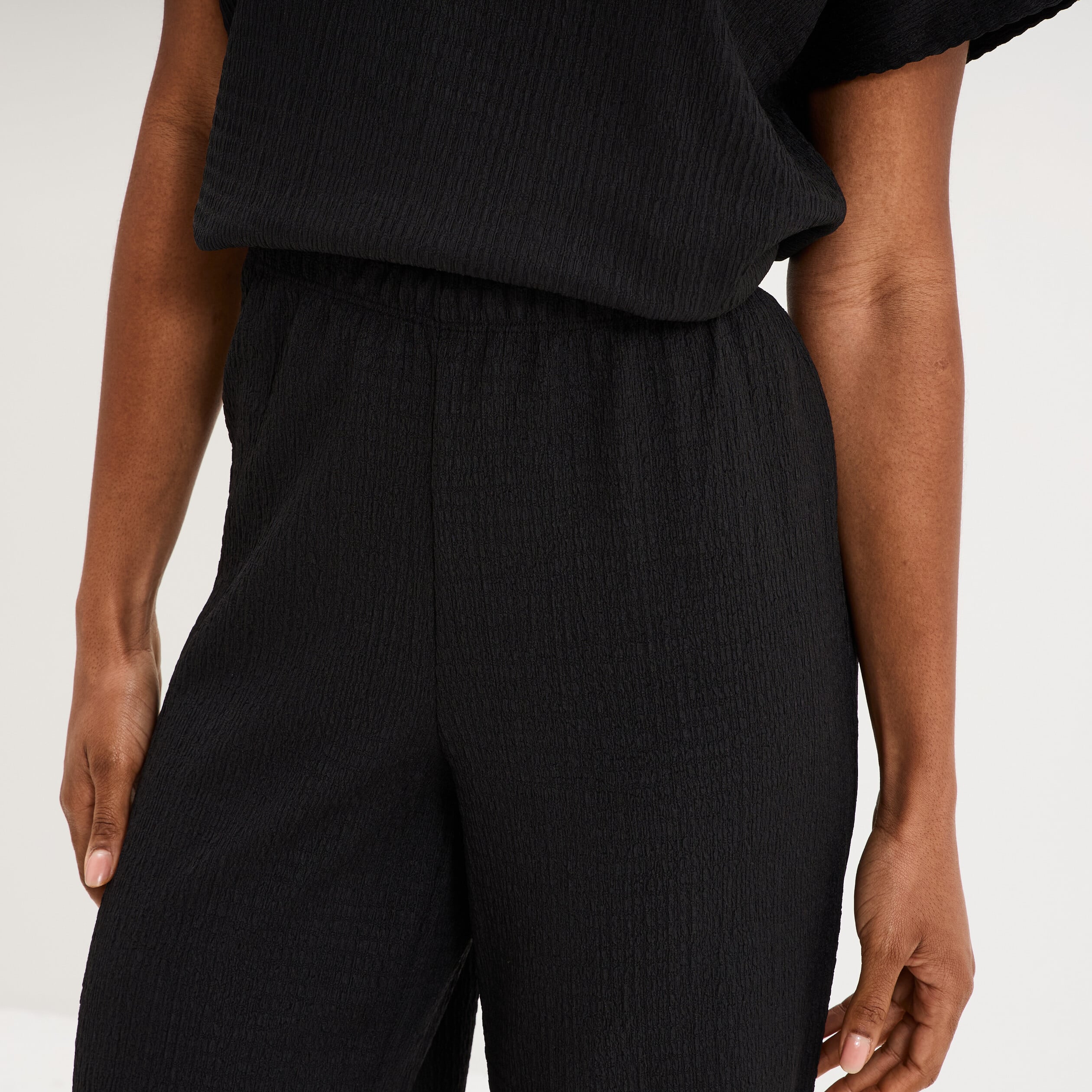 Pantalon large gaufr&eacute; taille &eacute;lastiqu&eacute;e noir femme