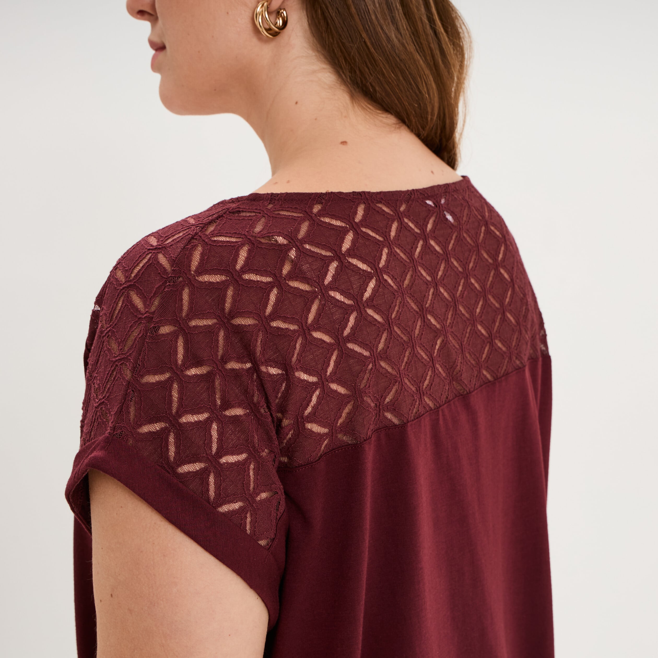 T-shirt droit avec dos dentelle oversize violet fonc&eacute; femme grande taille