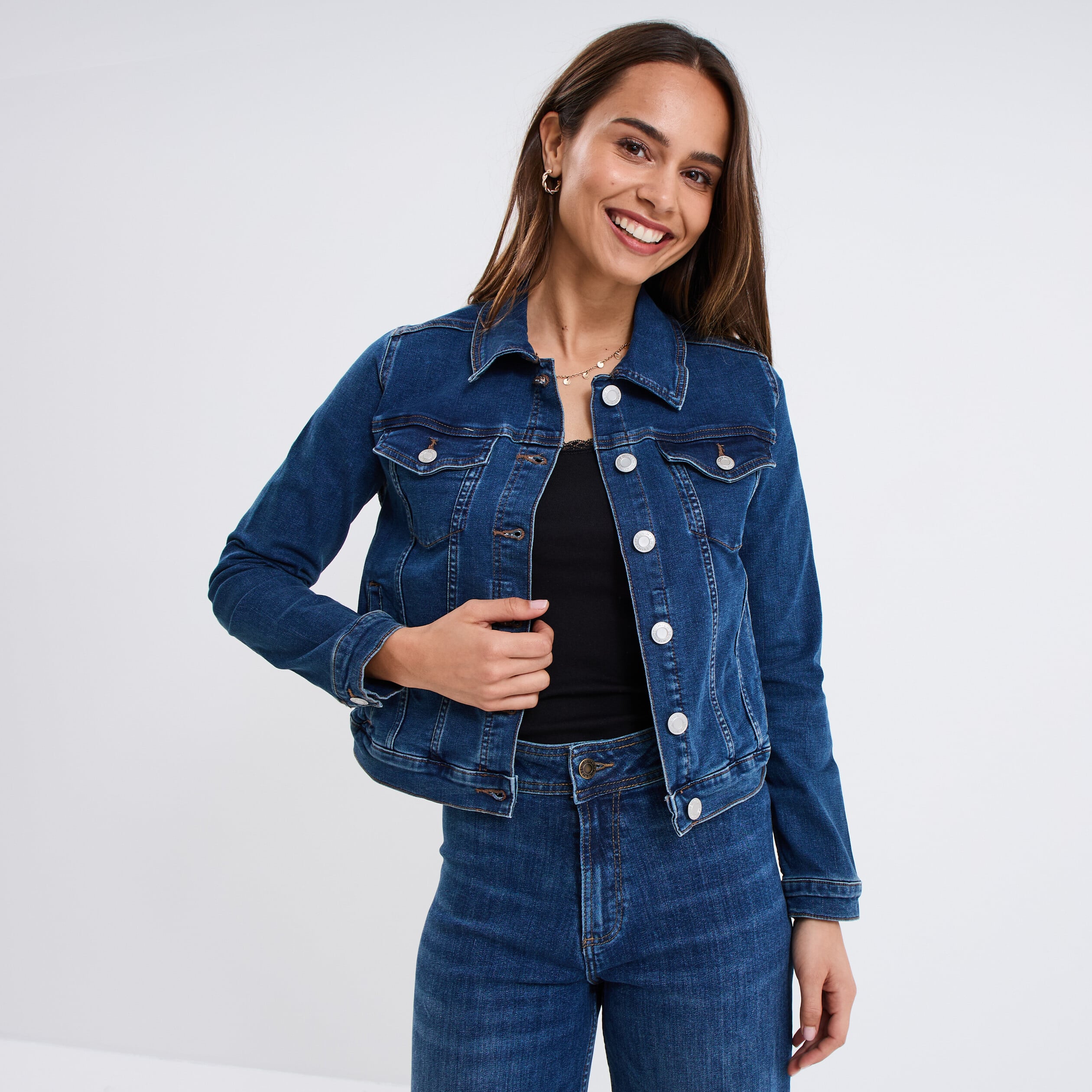 Veste en jean ajust&eacute;e boutonn&eacute;e denim stone femme