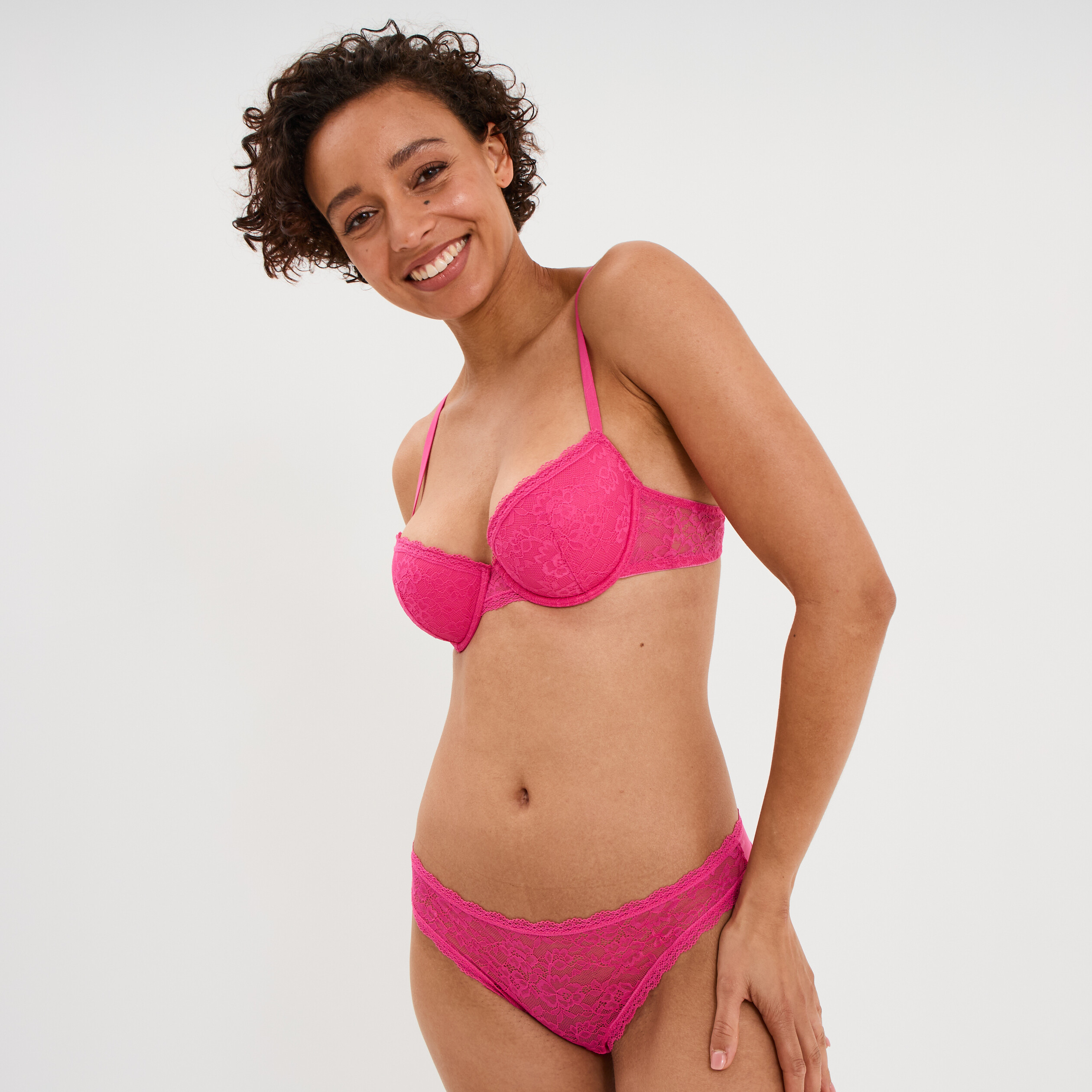 Soutien-gorge corbeille padd&eacute; dentelle rose fushia femme