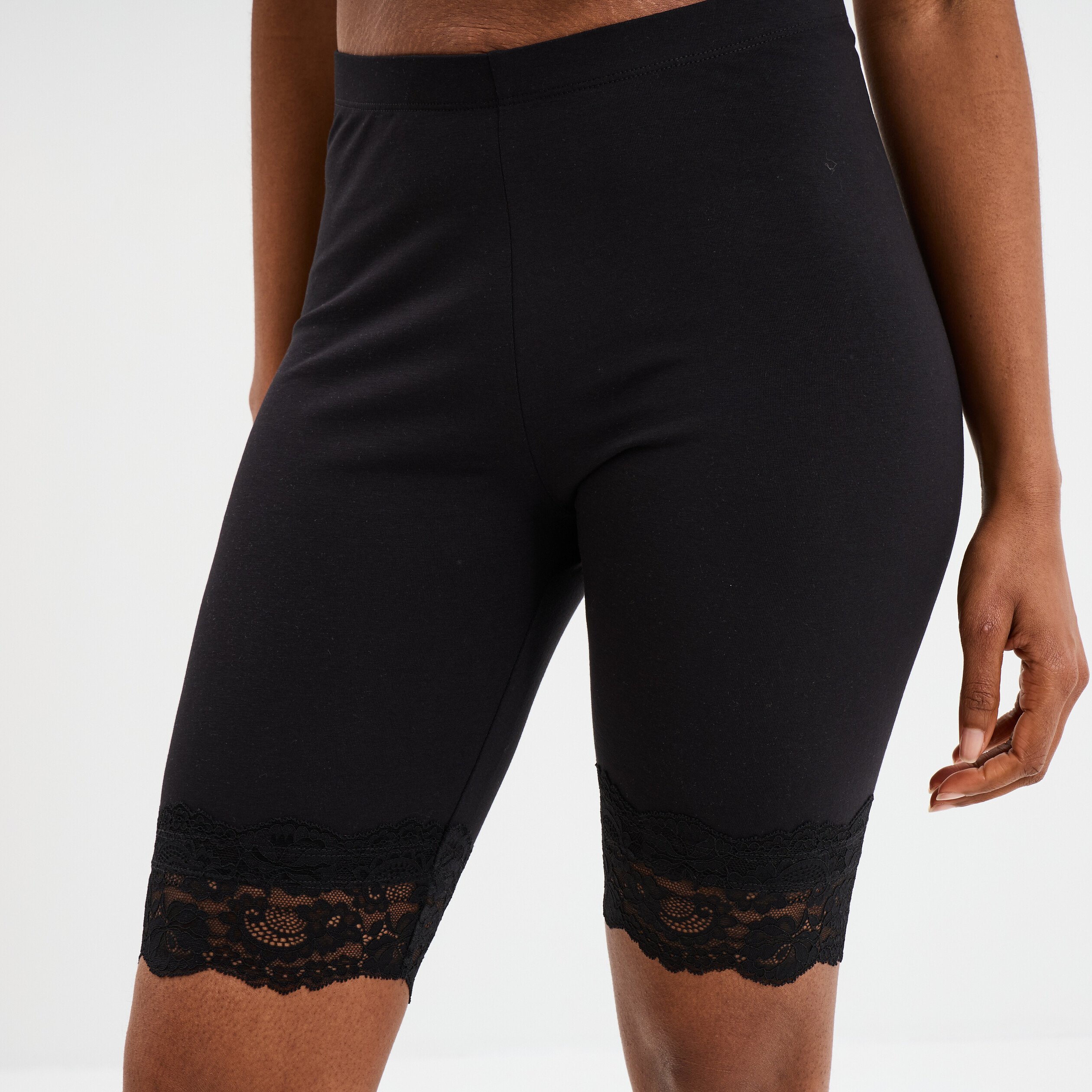 legging corsaire a dentelle noir femme Legging corsaire à dentelle noir femme