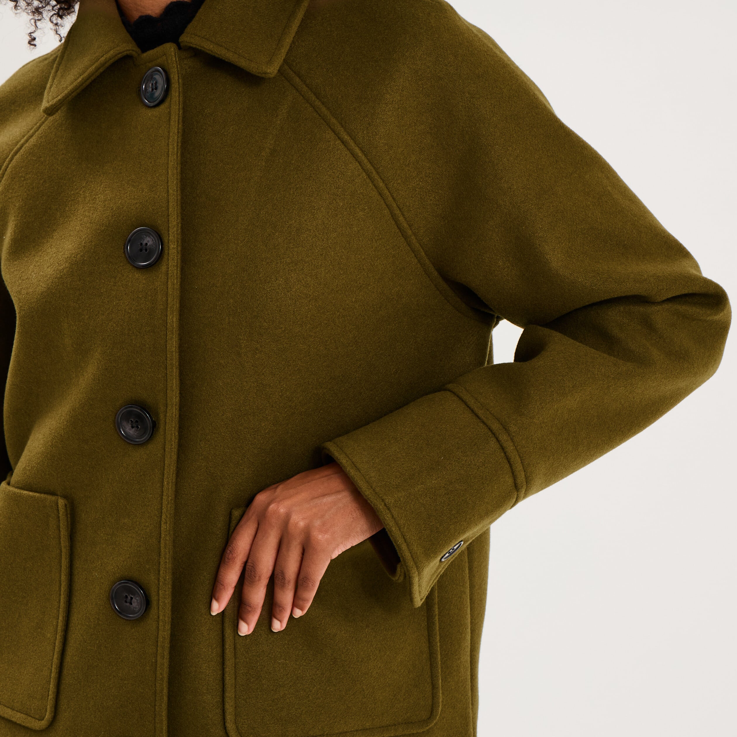 Veste courte oversize boutonn&eacute;e vert kaki femme