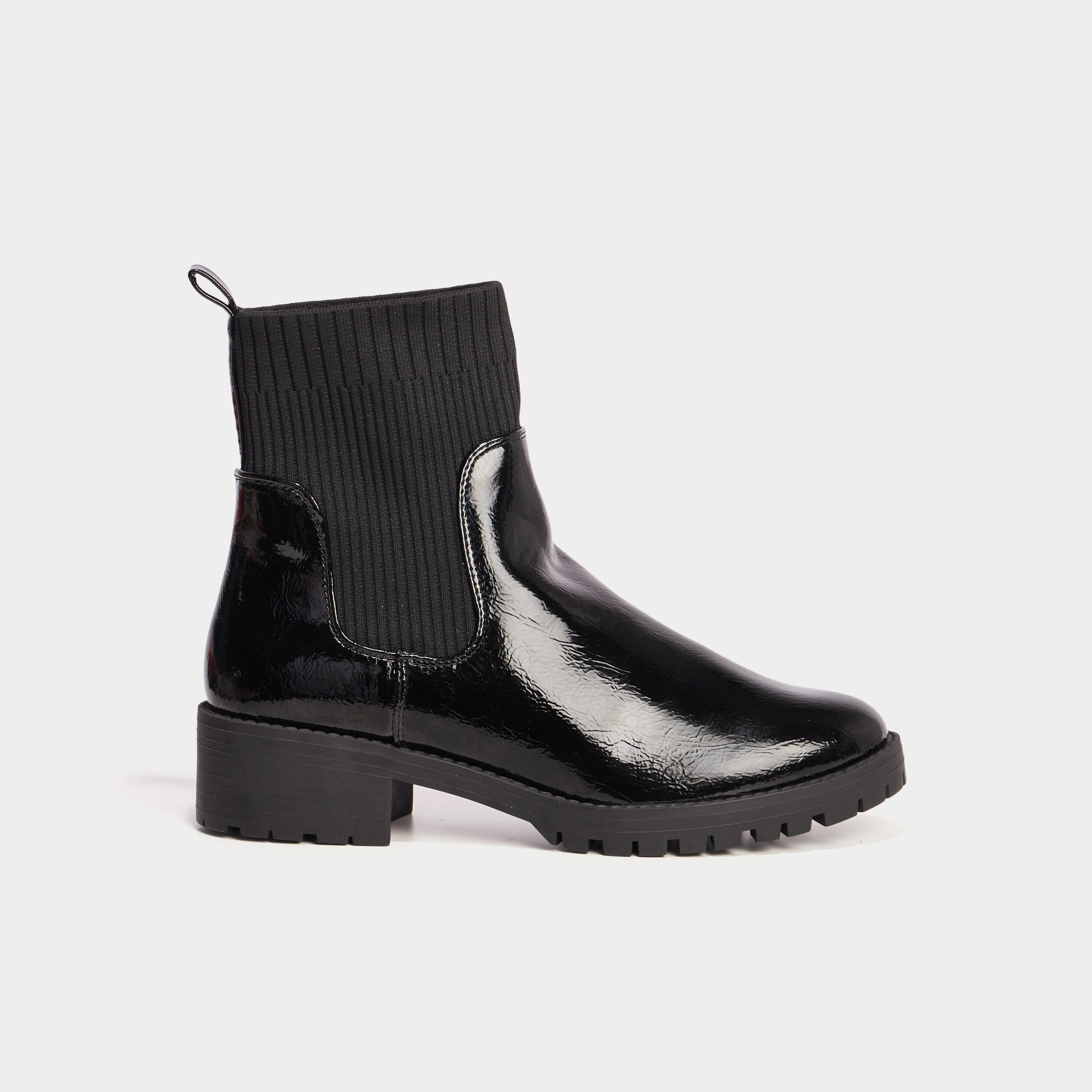 Bottines chelsea vernies &agrave; talons plats noir femme