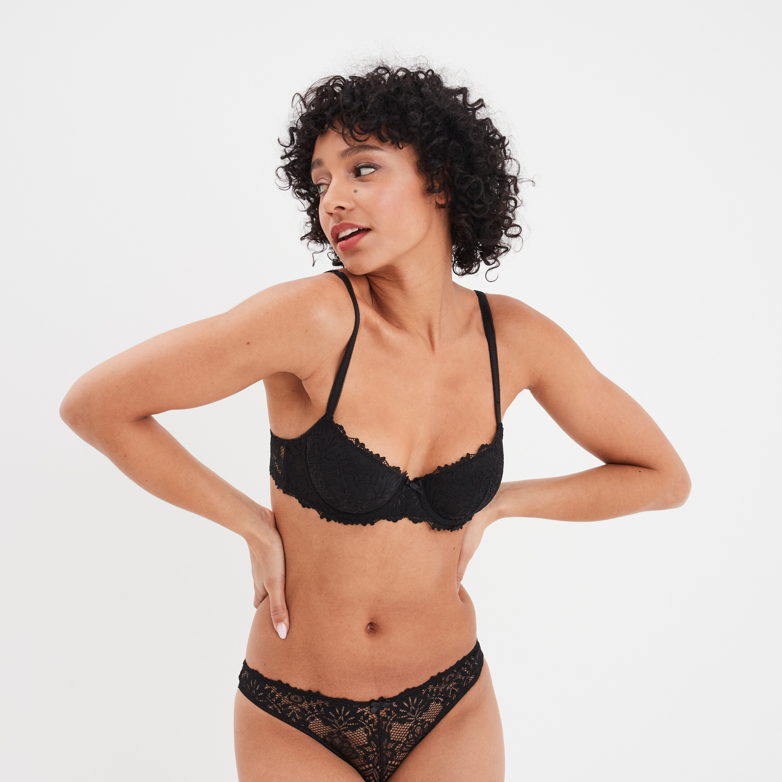 Soutien-gorge embo&icirc;tant padd&eacute; dentelle noir femme