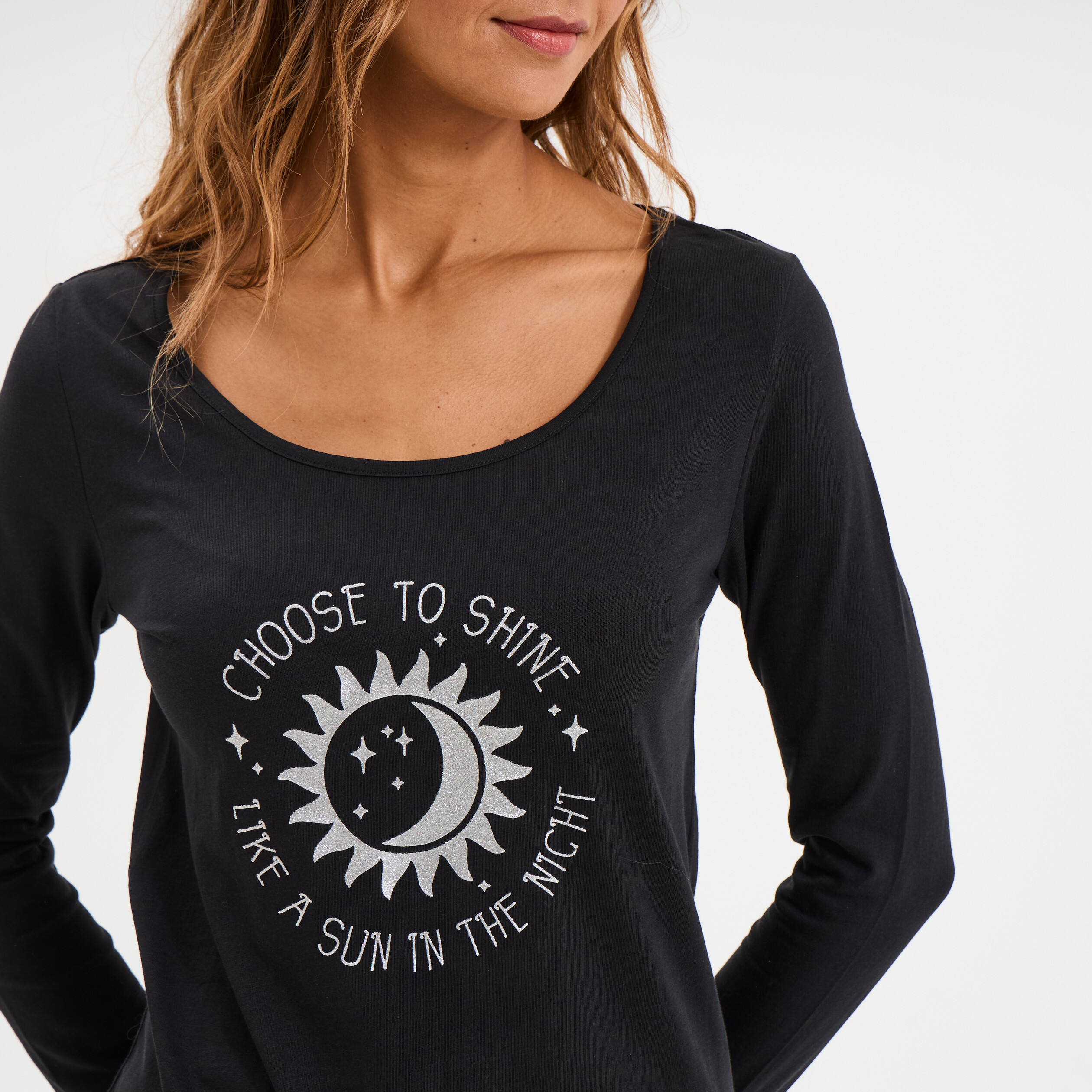 Ensemble pyjama pantalon et t-shirt noir femme