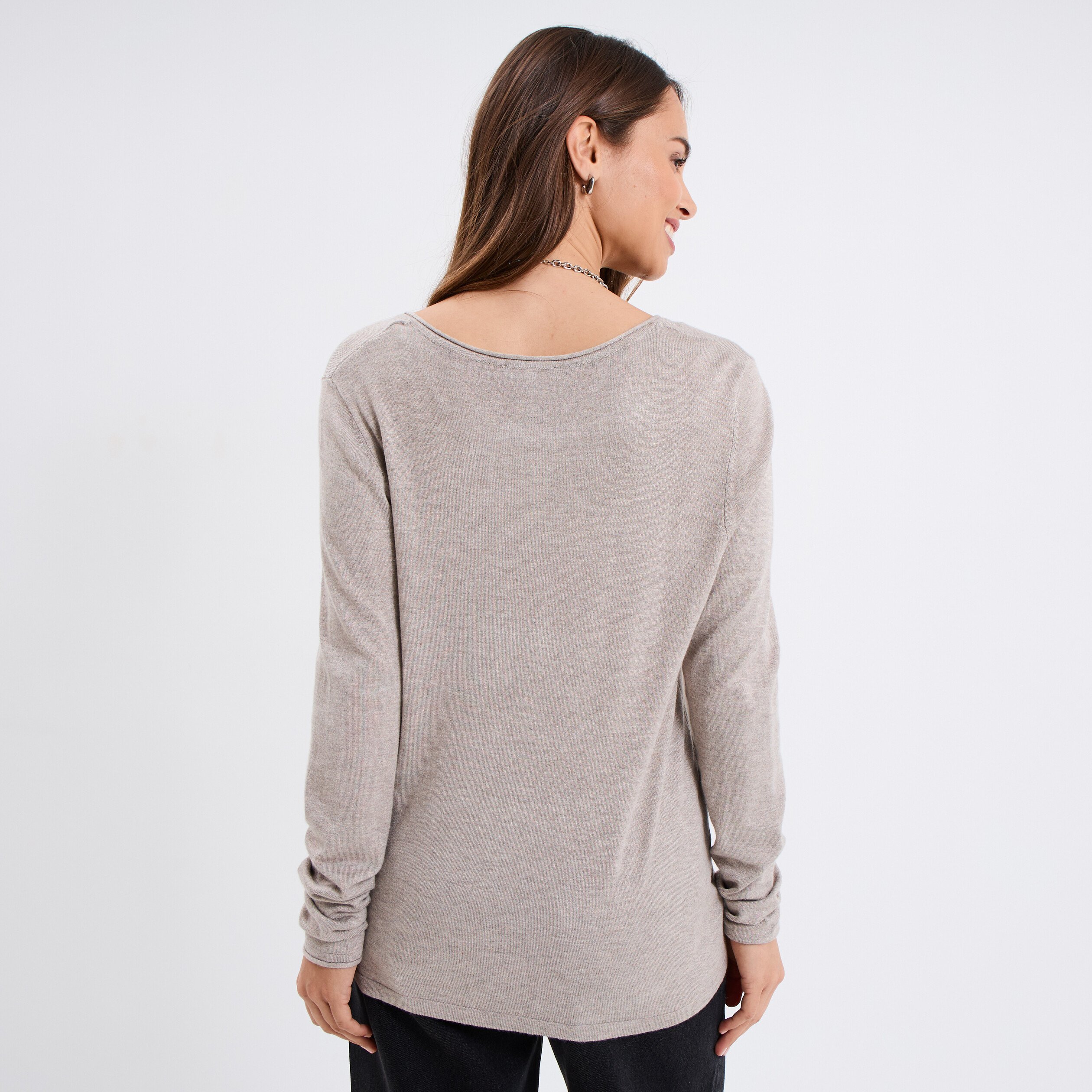 pull ajuste avec col en v beige femme Pull ajusté avec col en V beige femme
