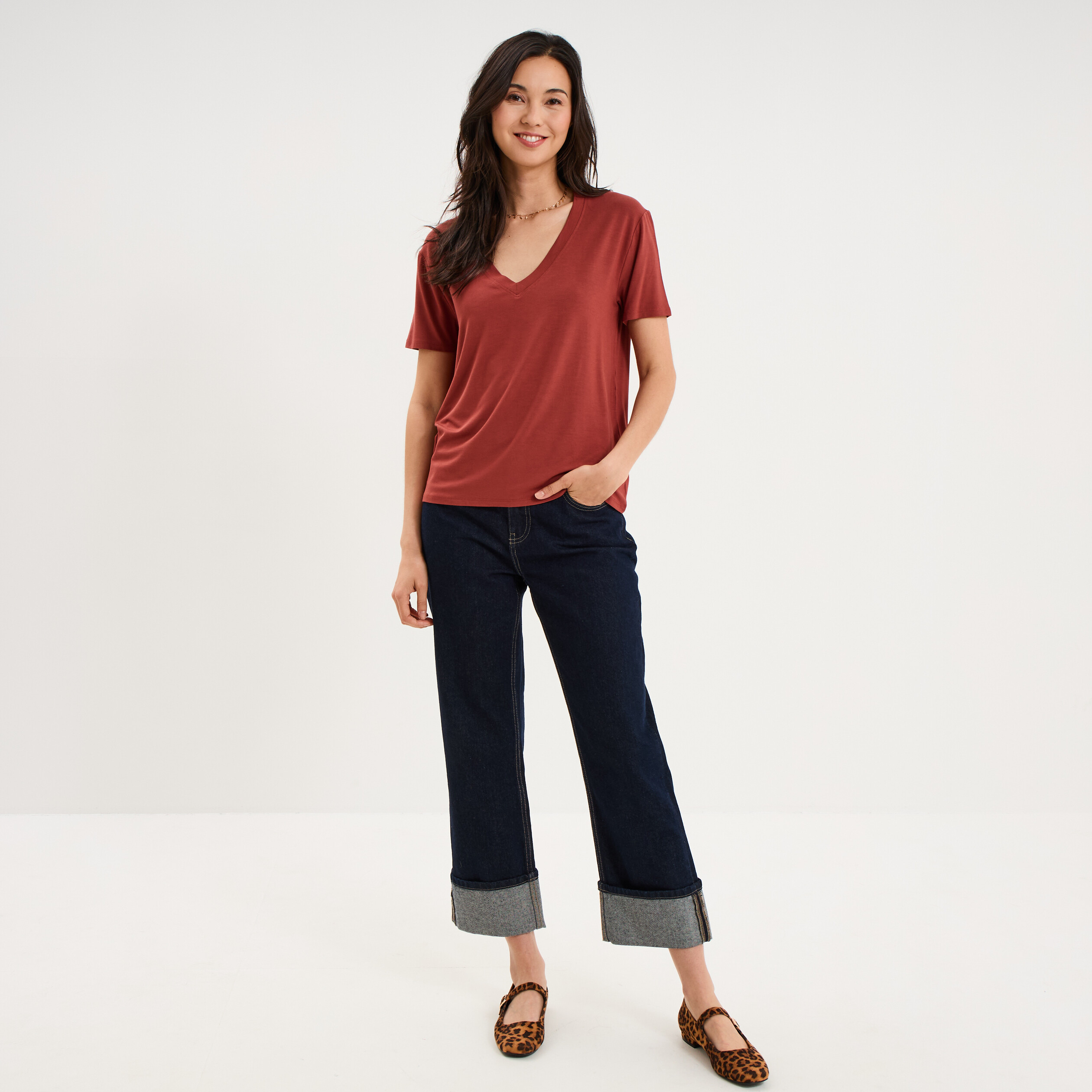 T-shirt fluide col en V manches courtes rouge fonc&eacute; femme
