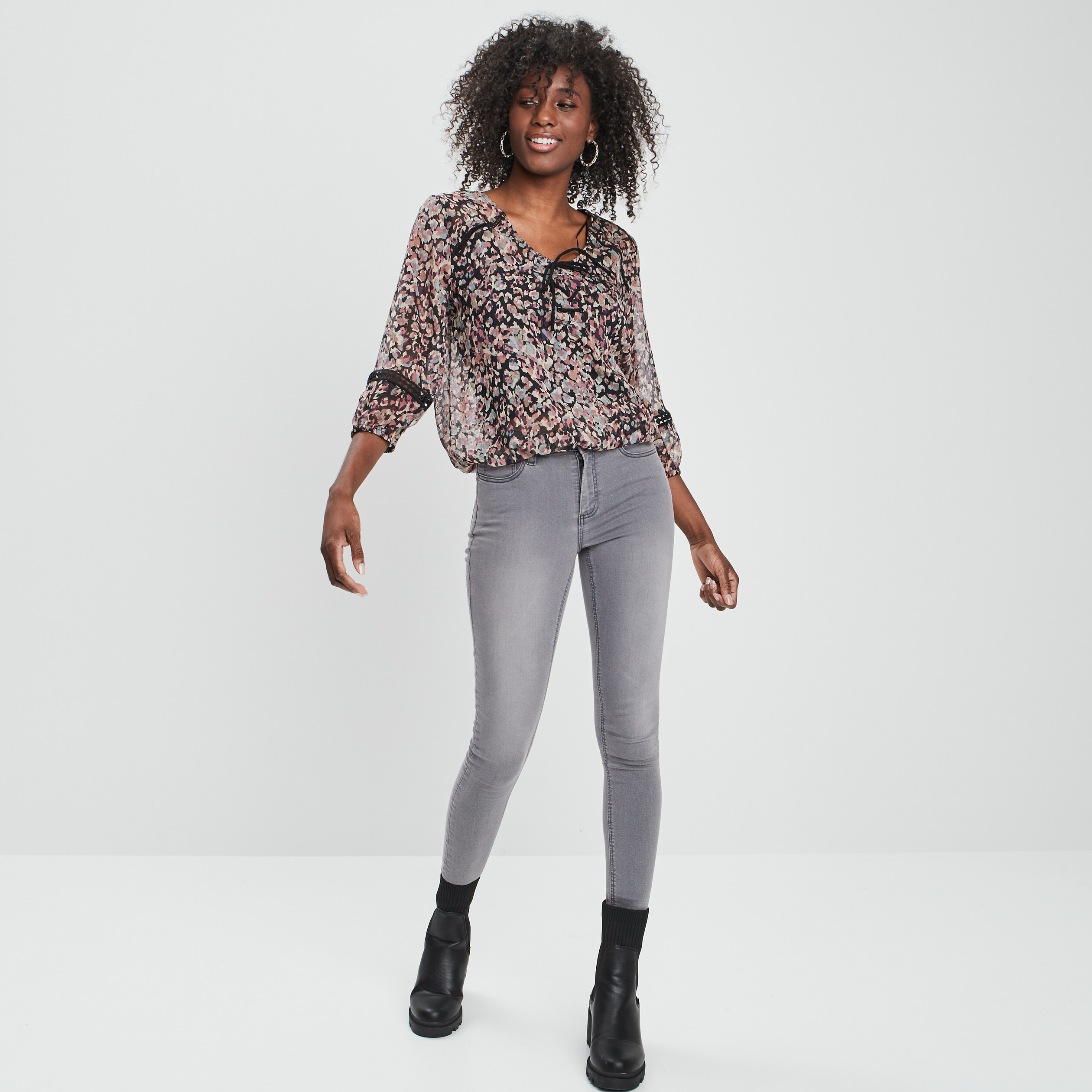 blouse manches 34 detail lacage noir femme Blouse manches 3/4 détail laçage noir femme