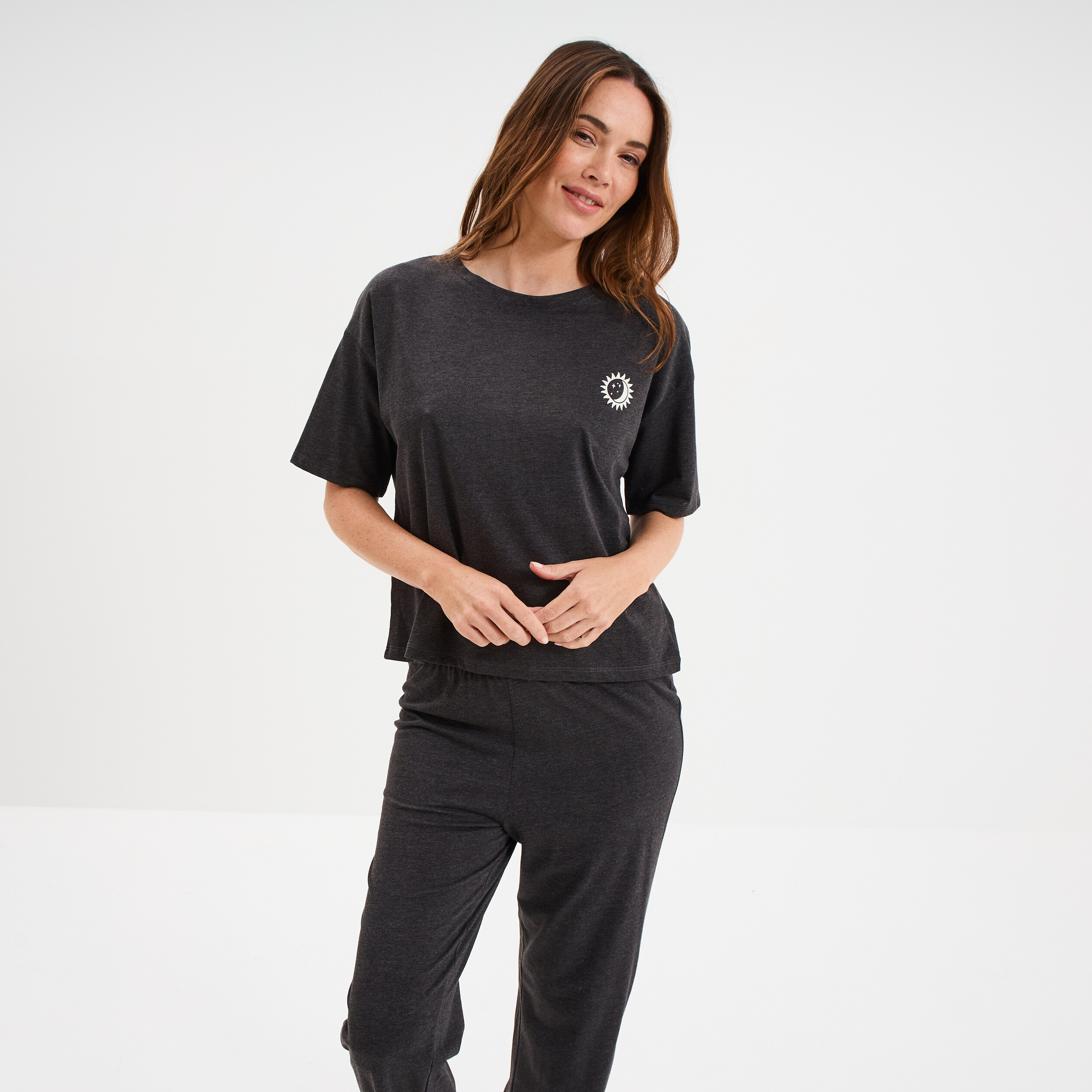 ensemble pyjama pantalon et t shirt gris fonce femme Ensemble pyjama pantalon et t-shirt gris foncé femme