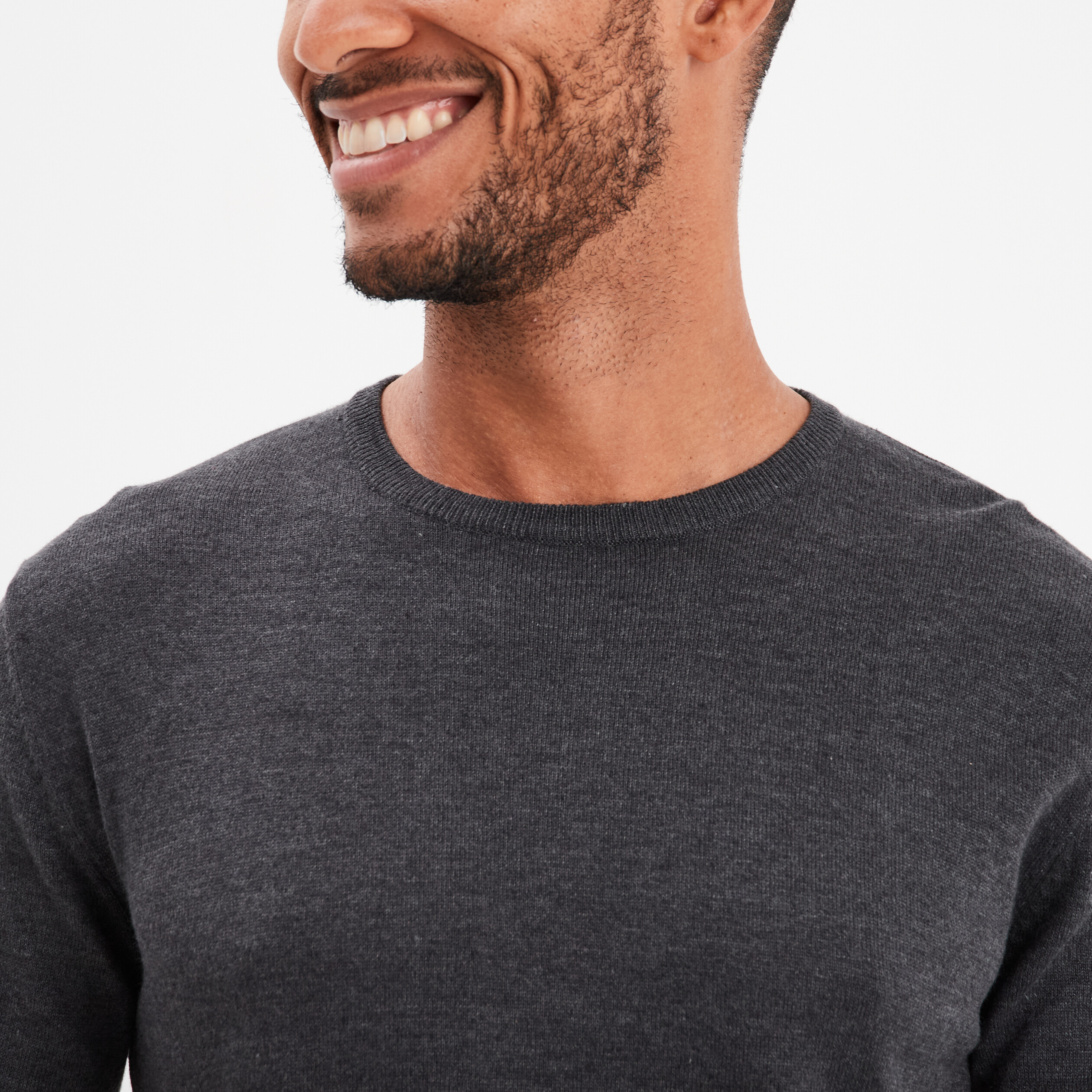 pull droit col rond coton melange gris fonce homme Pull droit col rond coton mélangé gris foncé homme