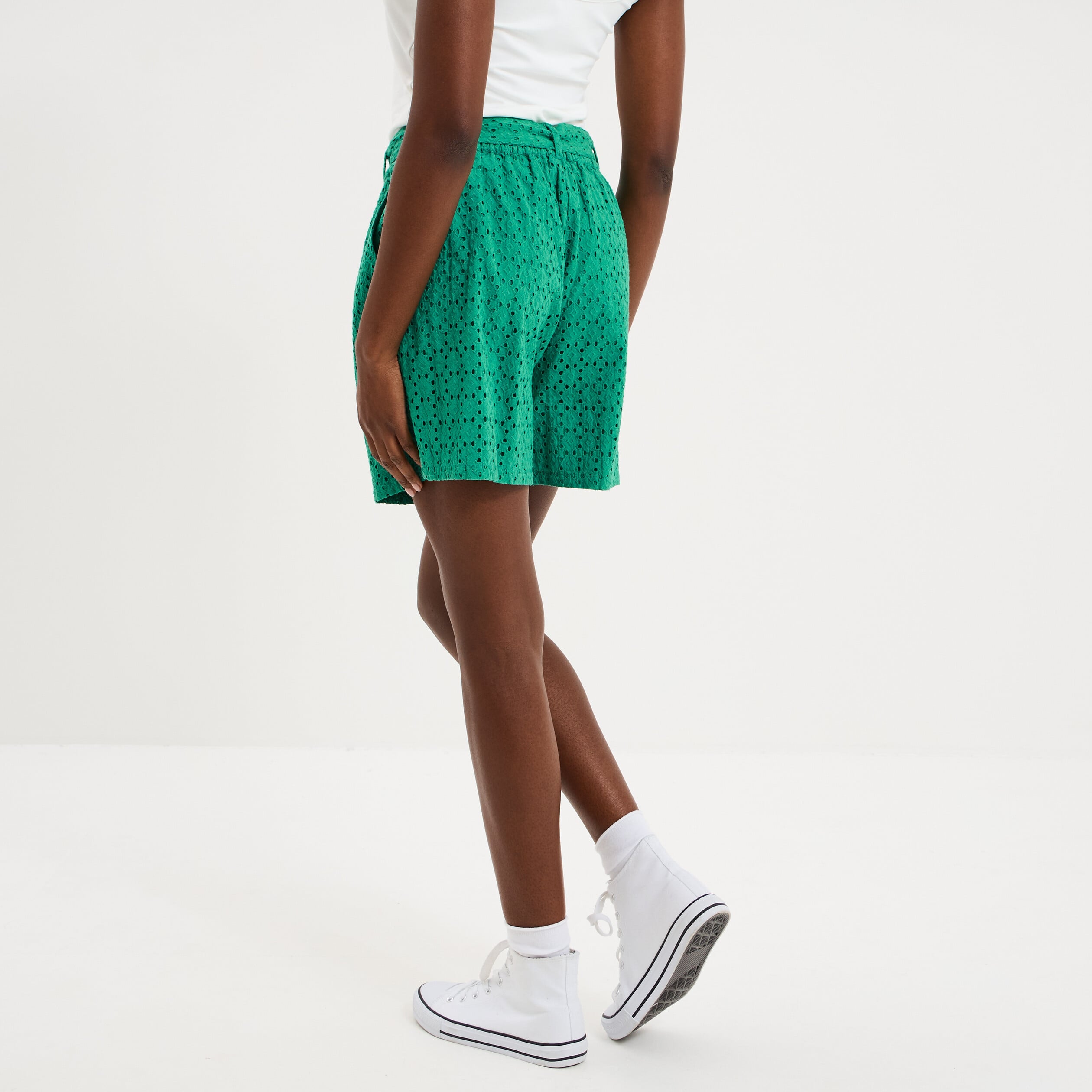 Short large broderie anglaise coton vert canard femme