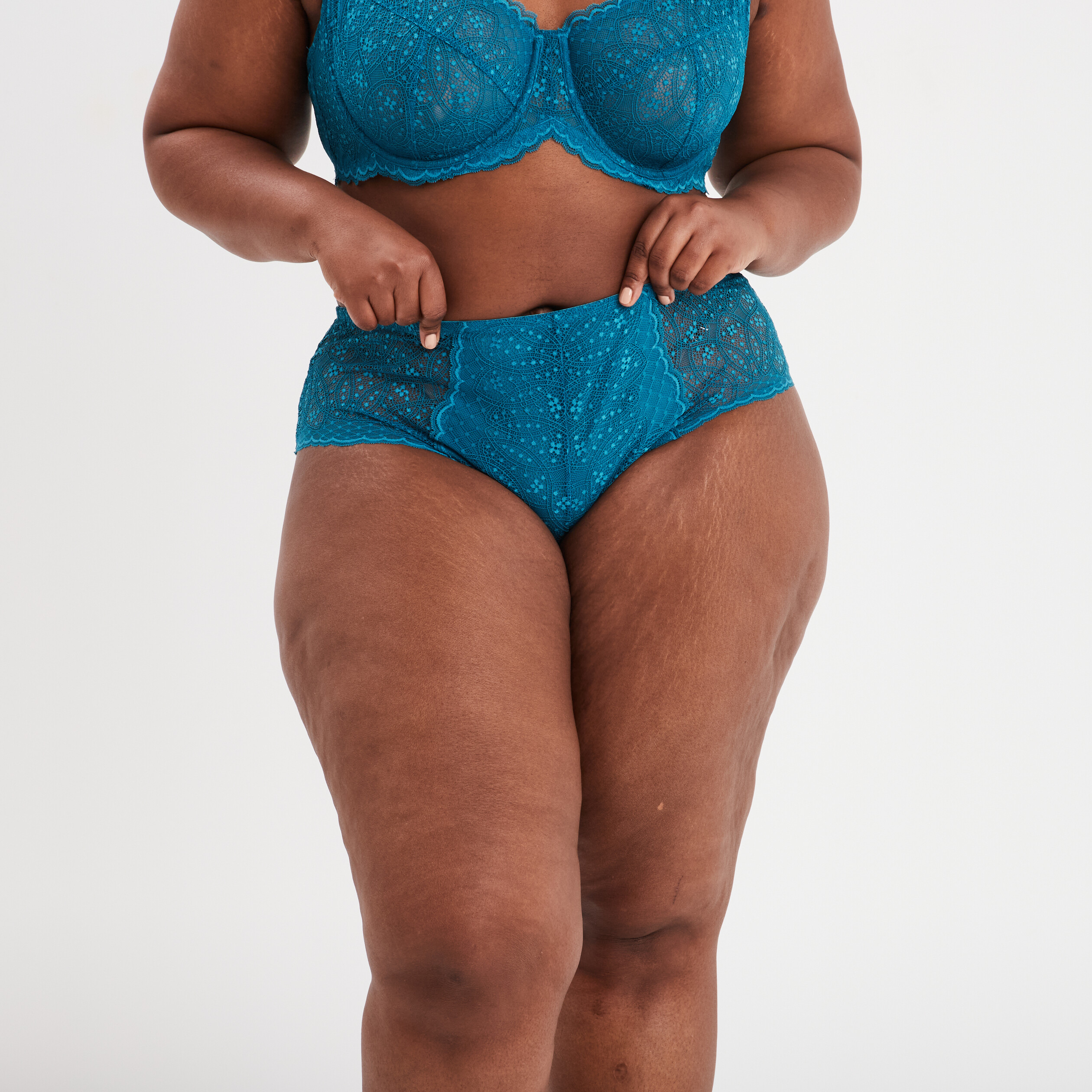 shorty en dentelle izzie bleu canard femmegt Shorty en dentelle Izzie bleu canard femme grande taille