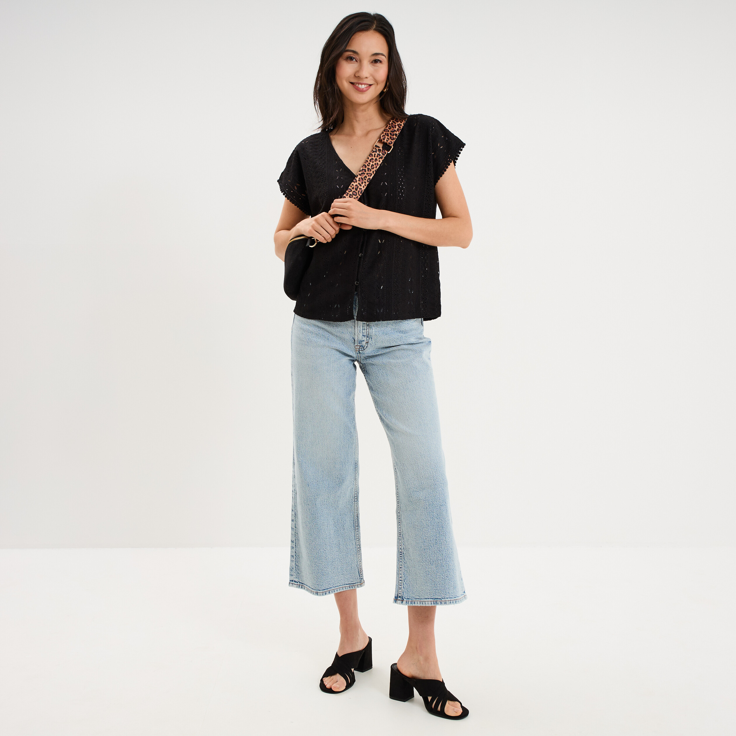T-shirt broderie anglaise col en V noir femme