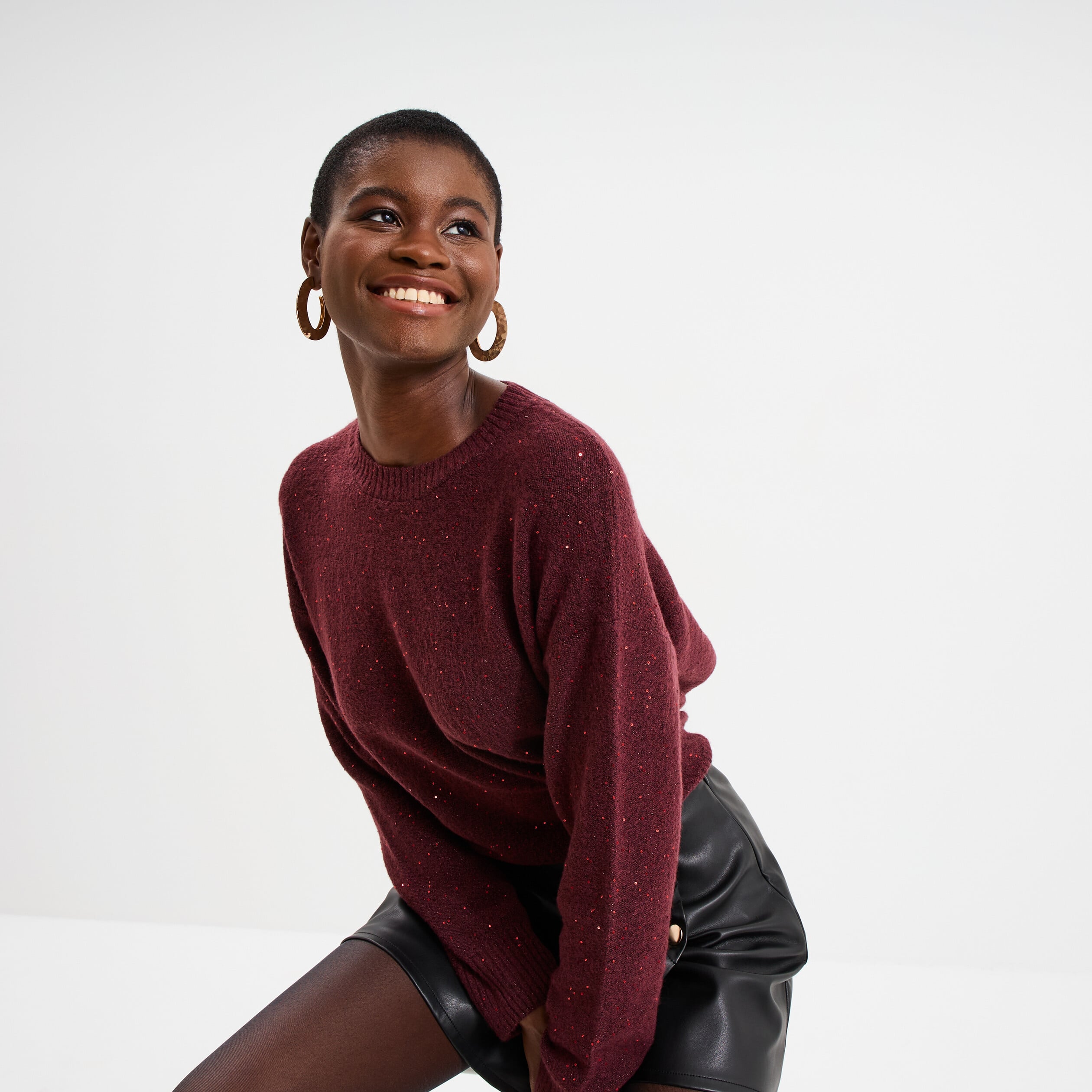 Pull col rond paillettes fils m&eacute;tallis&eacute;s bordeaux femme