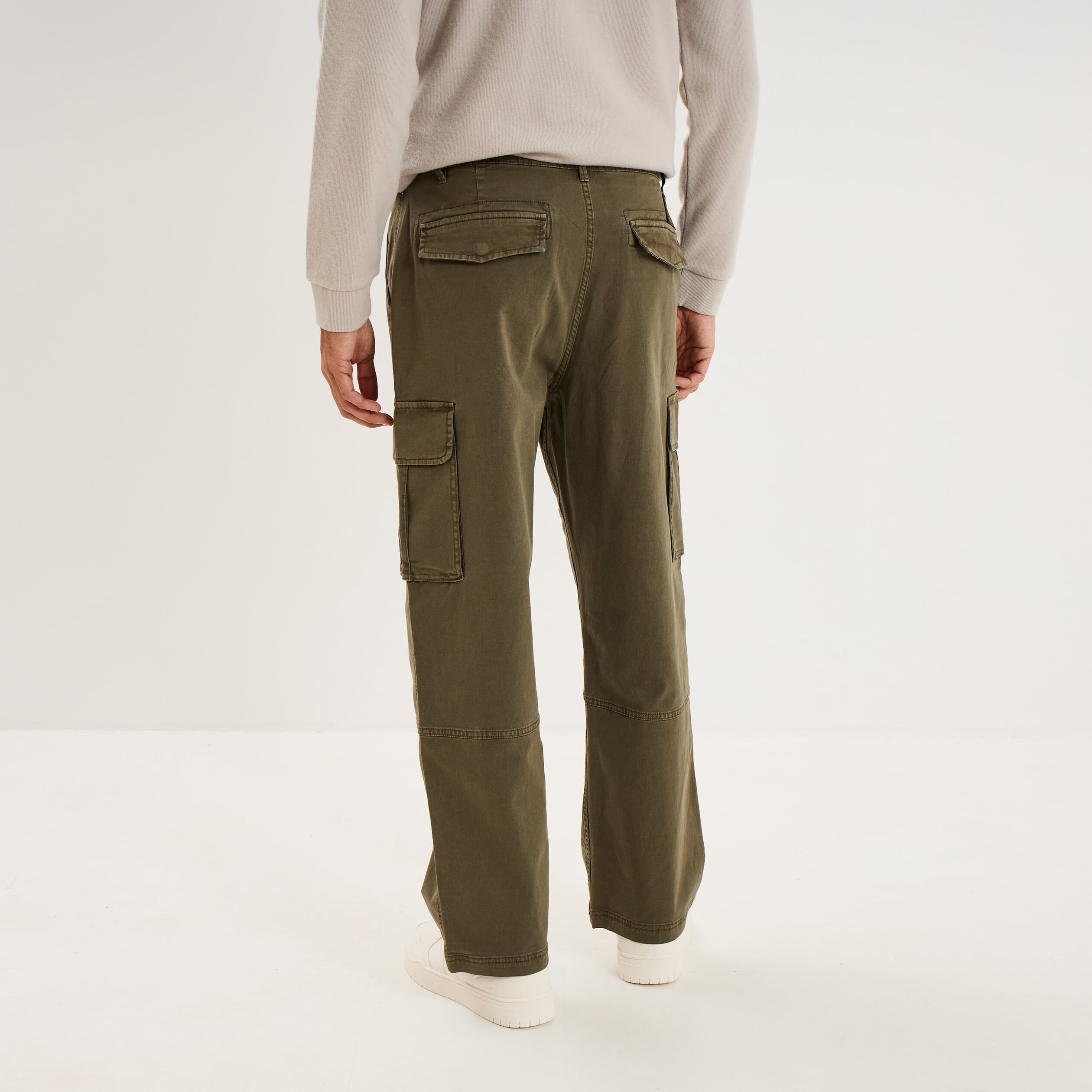 Pantalon cargo large avec poches c&ocirc;t&eacute;s vert kaki homme